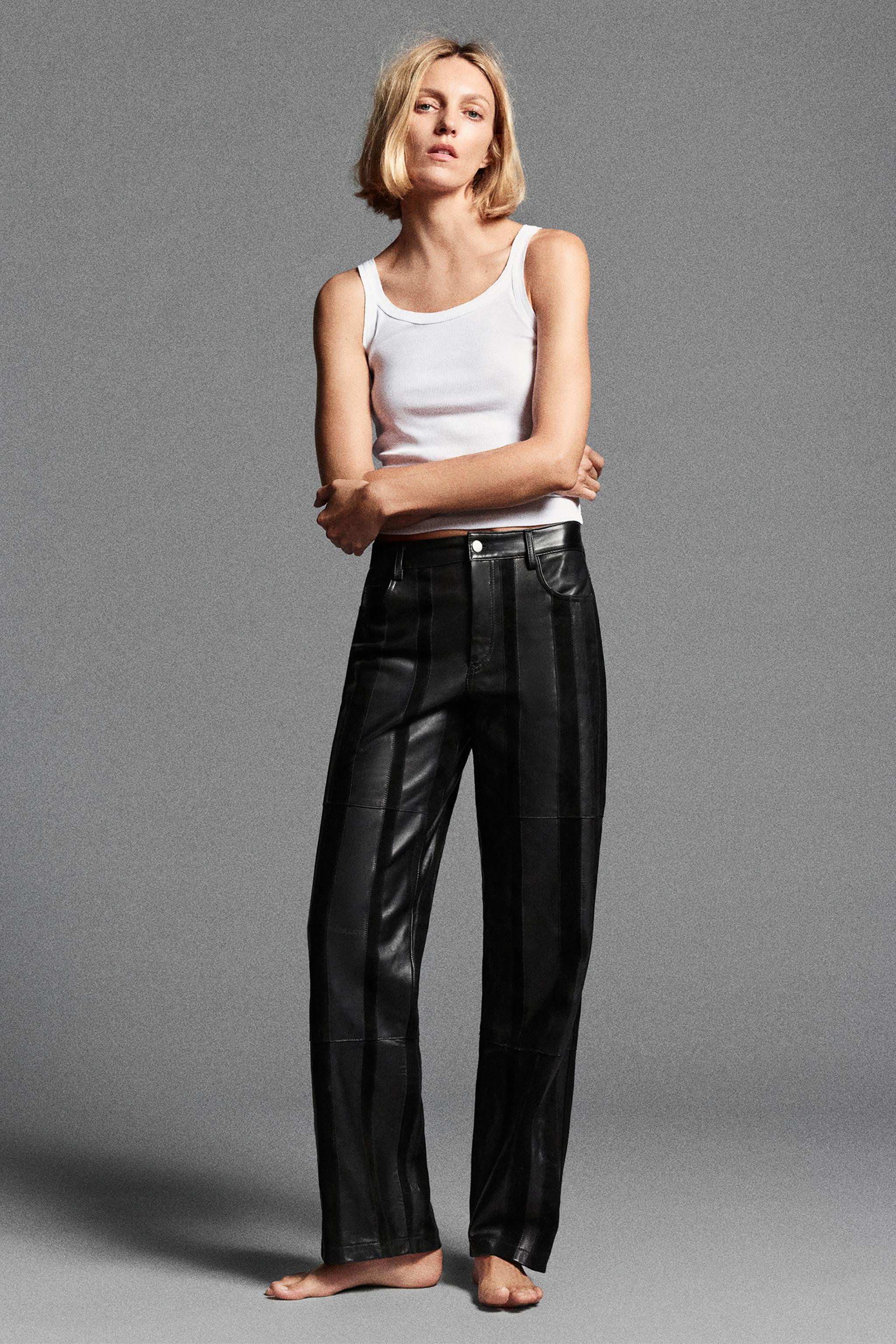 ZARA WOMAN COLLECTIONTrousers crafted from 100% leather. Mid-waist with belt loops. Five-pocket d... | Zara IT