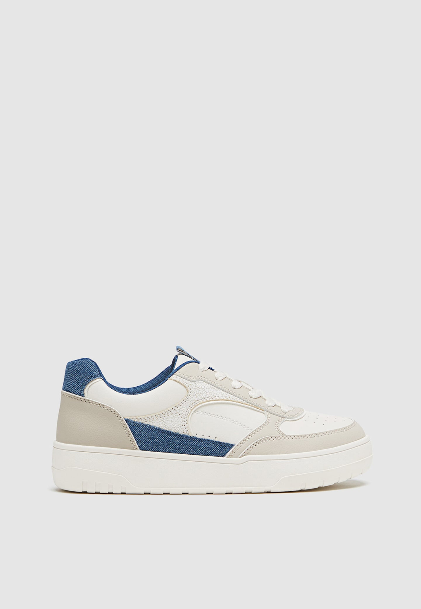 Sneaker mit Denimkontrastfarbe | Stradivarius DE