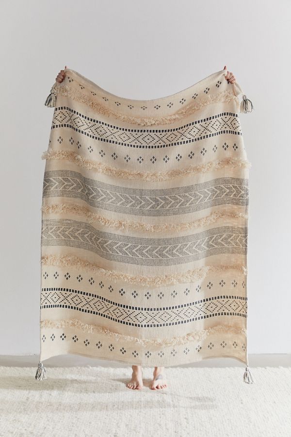 Sybil Tufted Throw Blanket | Urban Outfitters (US and RoW)