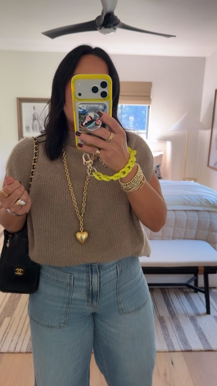 Top size medium, jeans size 10 (if you are curvy I would suggest sizing up), shoes fit tts (I’m a 9.5/10 and did a 10 in them).