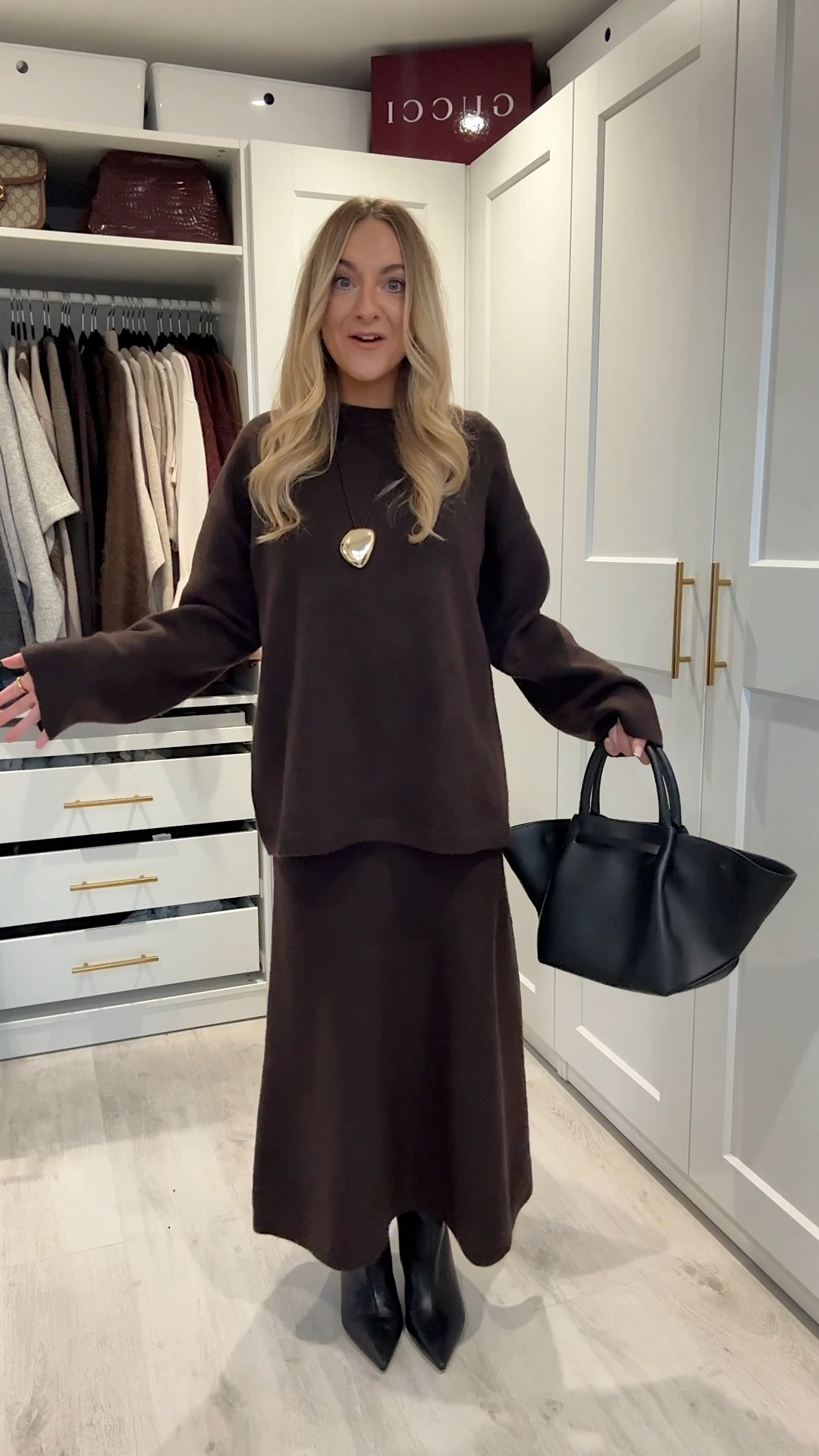 Sunday lunch outfit. A brown knitted jumper and skirt co-ord for a cosy and comfy look that still feels smart.


#LTKdatenight #LTKautumn #LTKwinter