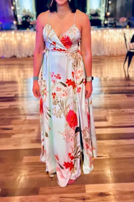 The perfect summer wedding dress!
5’9” and 169 lbs
Size: Medium
#weddingguestdress #weddingseason

#LTKunder100 #LTKstyletip