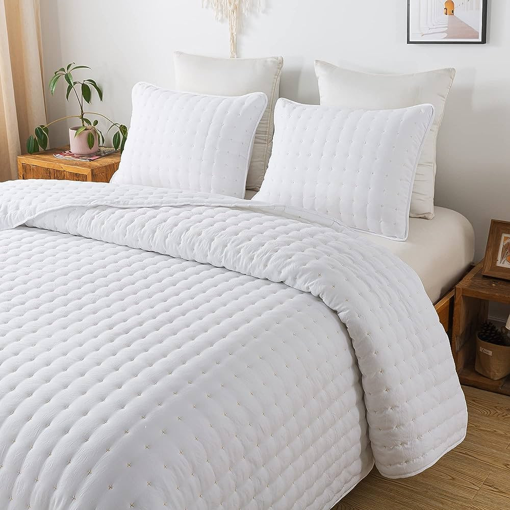 White King Size Quilt Bedding Sets with Pillow Shams, Lightweight Soft Bedspread Coverlet, Quilte... | Amazon (US)