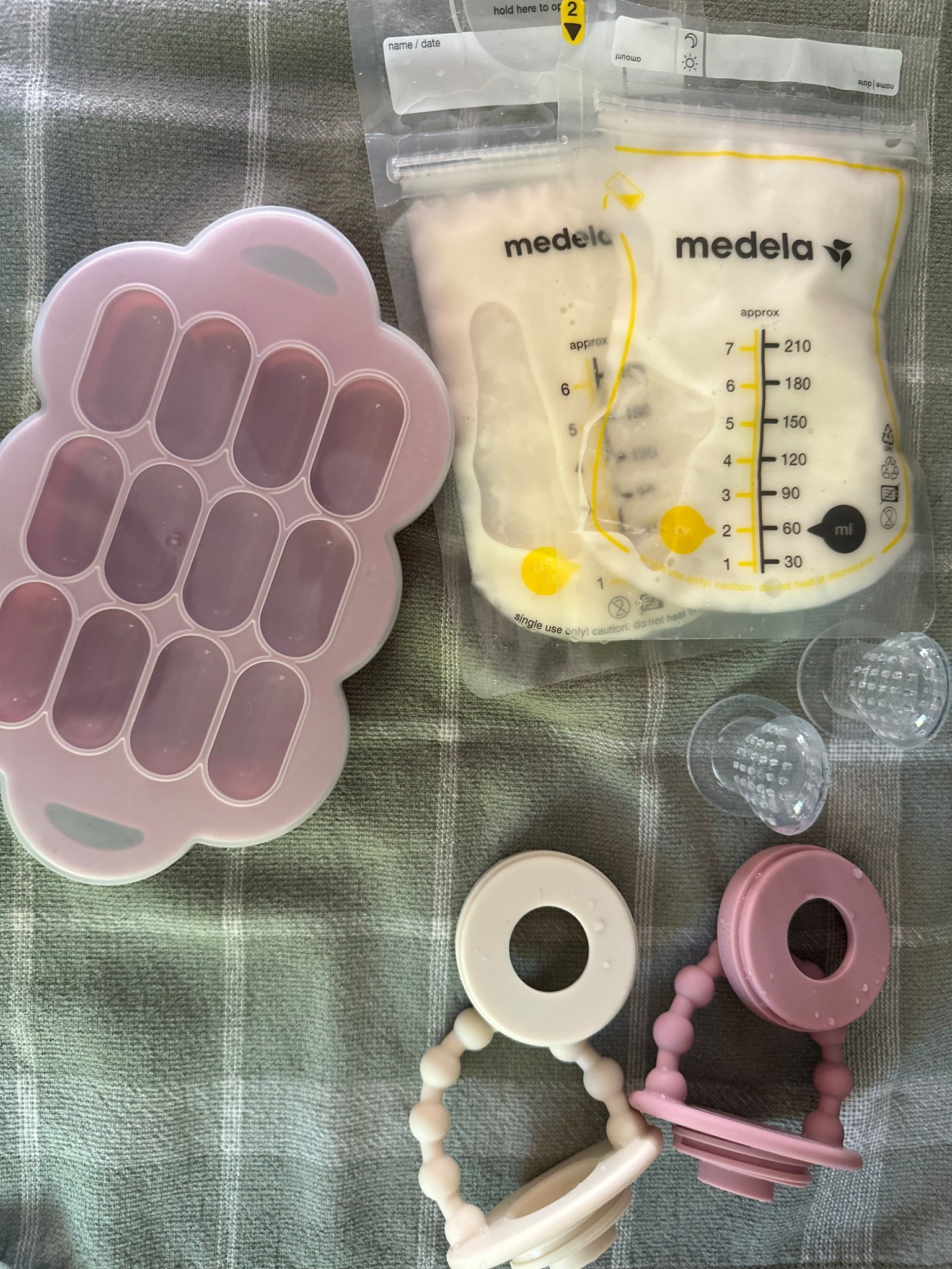 Breast milk pops for teething. 🤌🏻

#LTKBaby #LTKFindsUnder50 #LTKFamily
