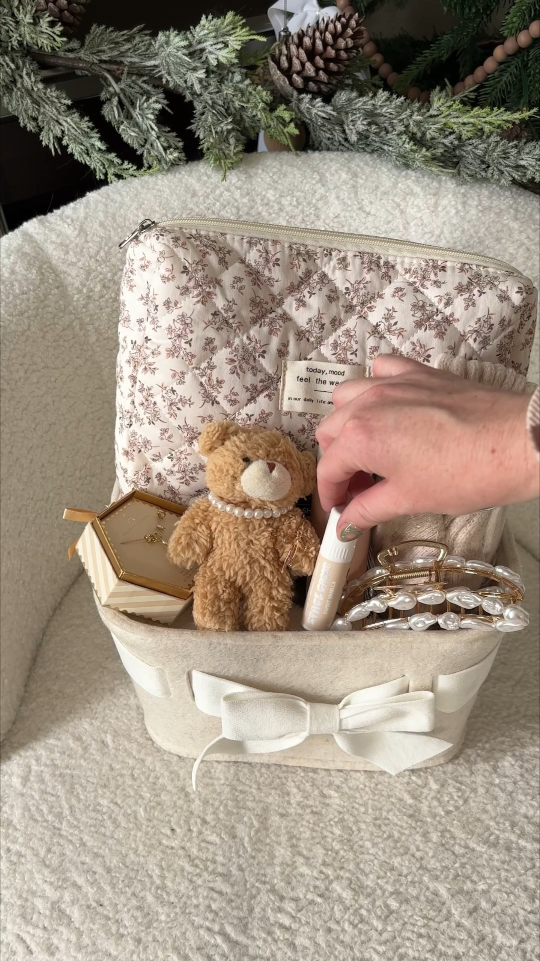 
burr basket idea 🧸🤍 Burr basket • burr basket gift ideas • how to create a burr basket • burr basket gift for your bestie • target gift ideas • target gift guide • target gifts for her • gifts for her 2025 • holiday gift guide for her, burr basket aesthetic, holiday gifts for women, gift basket for best friend #burrbasket #burrbasketideas #holidaygiftsforher

Follow my LTK @affordablebyamandablog on the @shop.LTK app to view this post and get my exclusive app-only content!

#LTKGiftGuide #LTKHoliday #LTKFindsUnder50