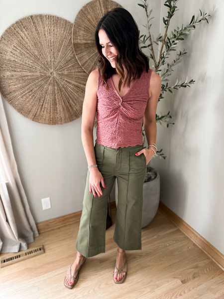 Another fun outfit idea from @nordstromrack. The texture on this top and the cut of the pants have me swooning! 😍 Perfect for a summer date night. The pants could be dressed up for work also. 👌🏻 #NordstromRackPartner #RackScore 