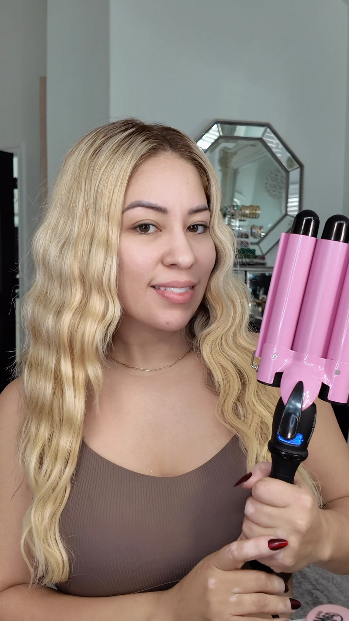 Bombshell waves using 3 barrel curling and clip in extensions.

#3barreliron #beachwaves #15minhair #clipinextensions #halohairextensions

#LTKU #LTKStyleTip #LTKBeauty