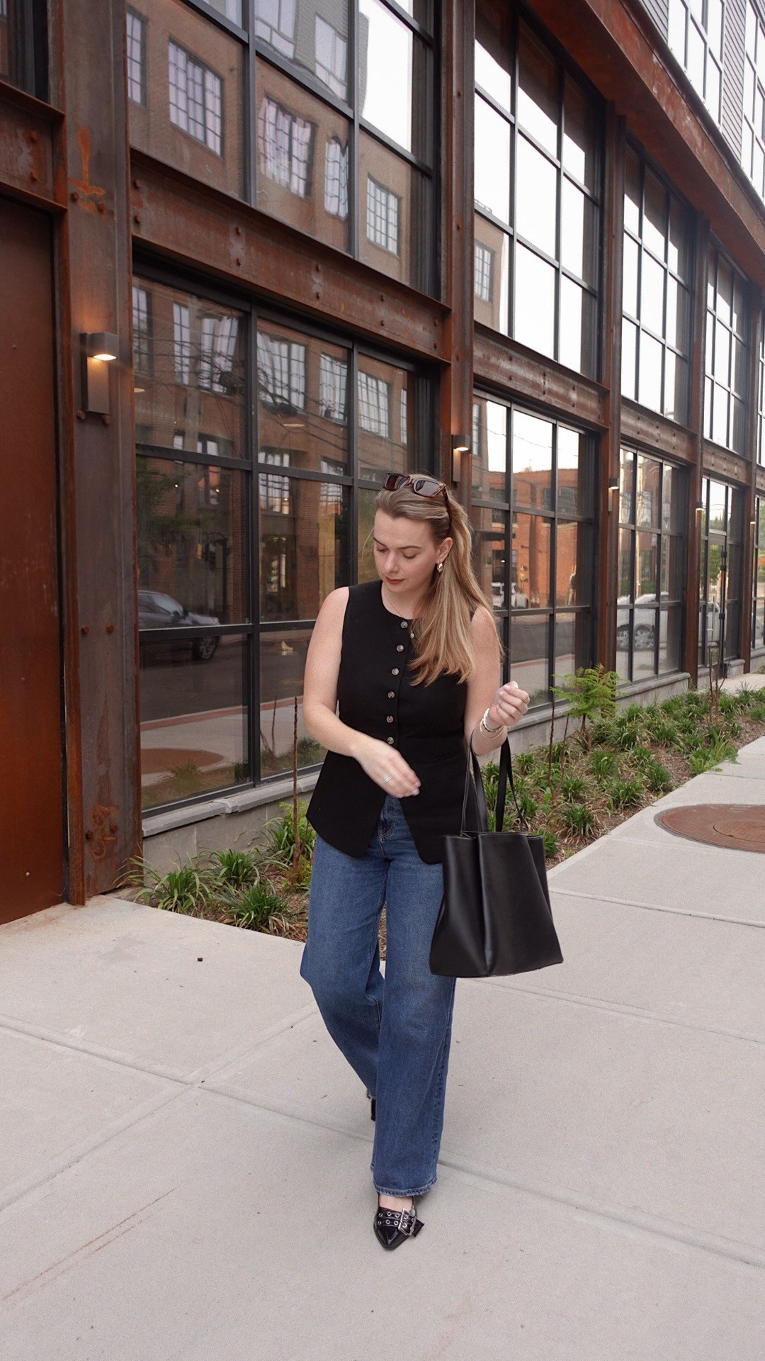 Business casual outfit, outfit ideas, outfit ideas with jeans, black flats, black vest 

#LTKStyleTip #LTKFindsUnder100 #LTKFindsUnder50