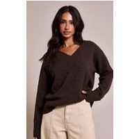 Petite Chocolate Knit V-neck Sweater | PrettyLittleThing US