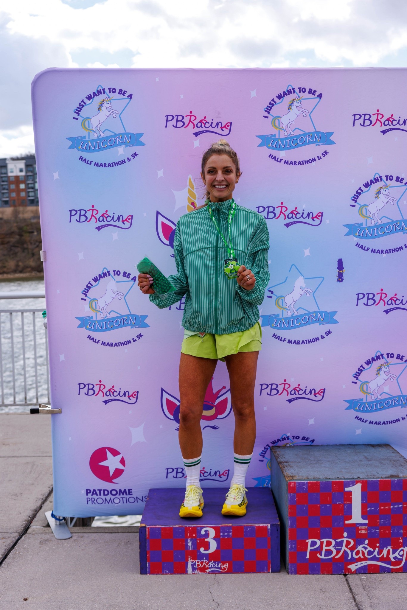 I’m in love with this track style, oversized jacket from Lululemon in their tennis collection ￼

#LTKootd #LTKActive #LTKfitnessgoals