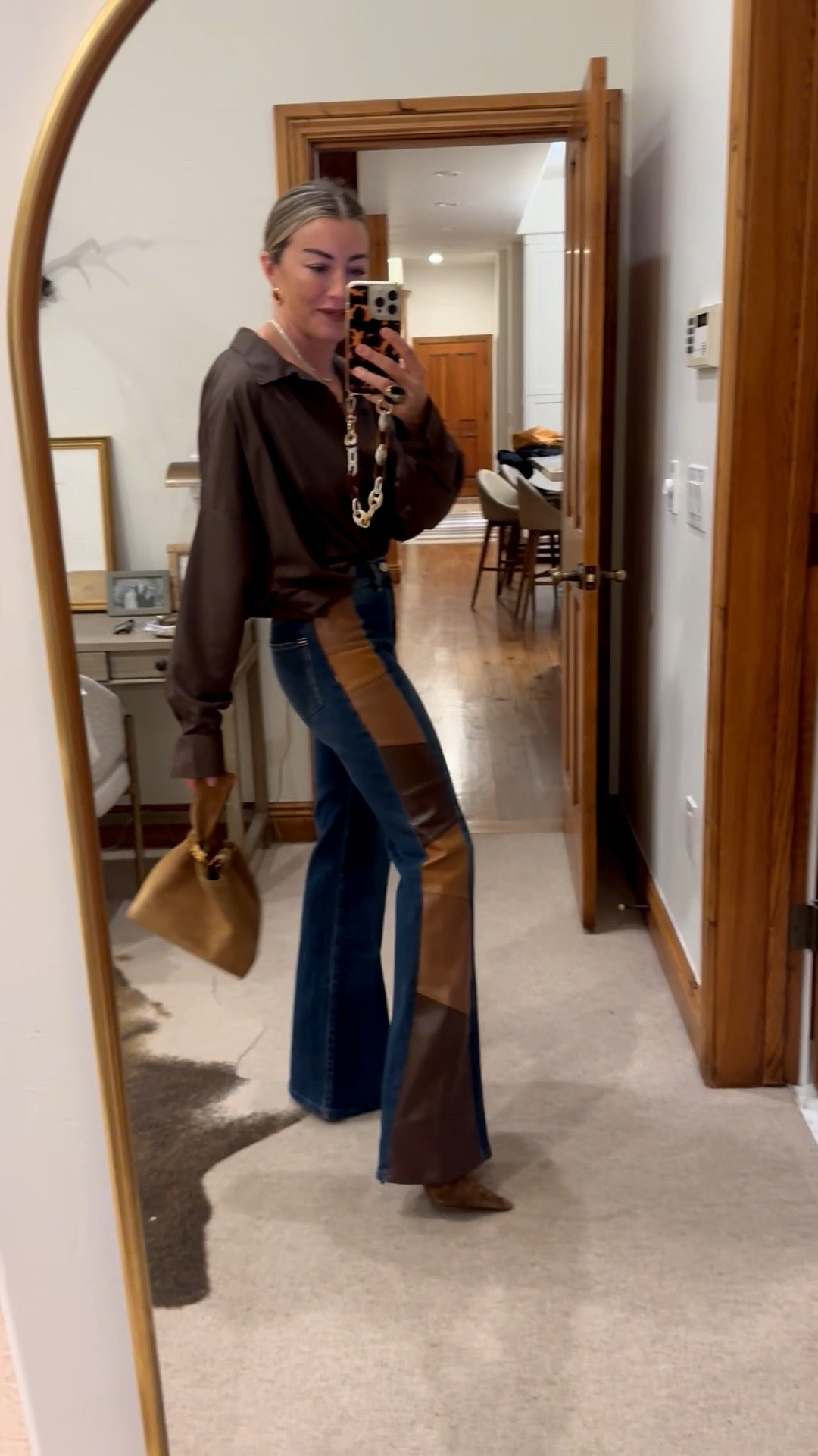 Date night! Size 4 jeans they are sooo good 

#LTKmomlife #LTKStyleTip #LTKHoliday