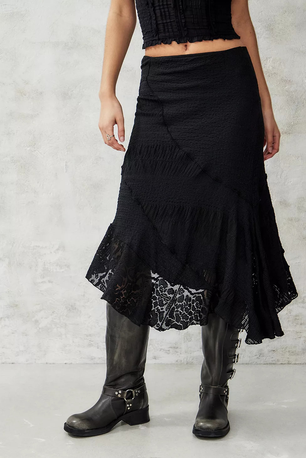 UO Black Asymmetrical Textured Prairie Midi Skirt | Urban Outfitters (EU)