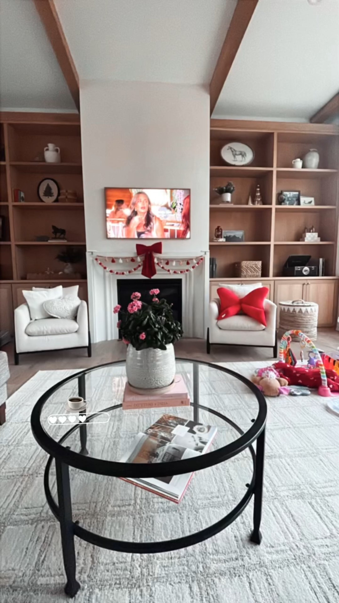 Valentines Day Mantel Garland! Bows and more bows! 