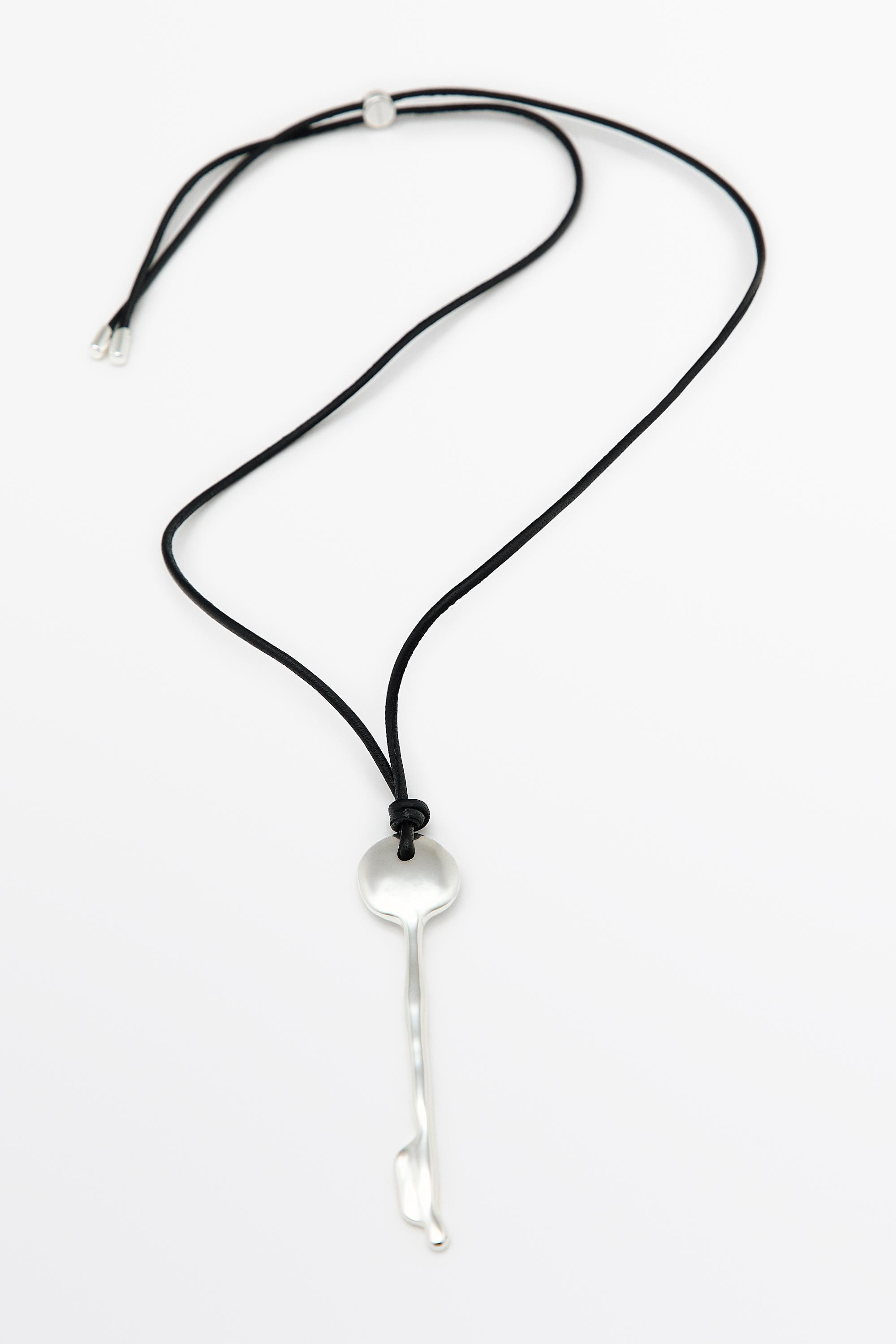 Key pendant necklace | Massimo Dutti US