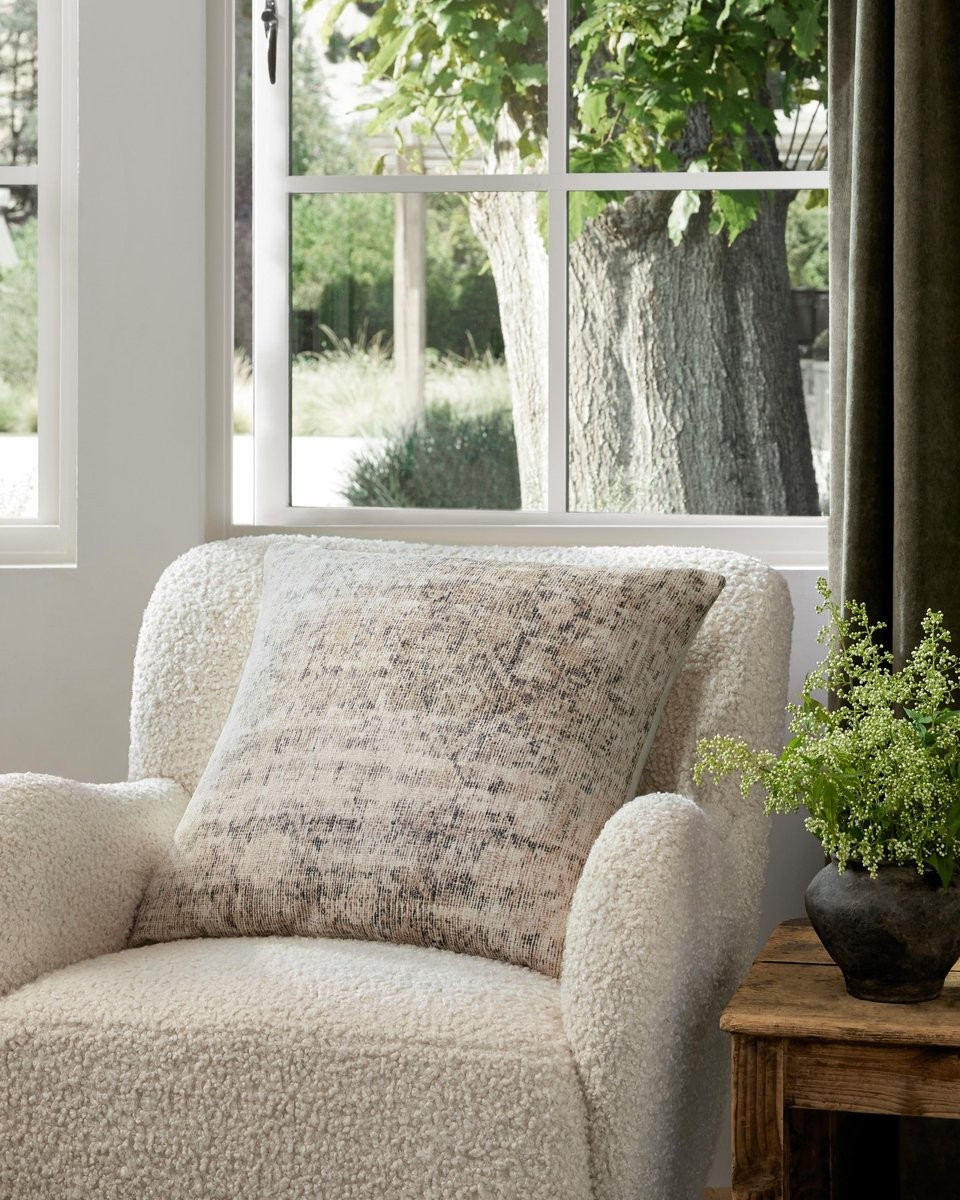 Larkspur Pillow - PAL-0014 | Rugs Direct