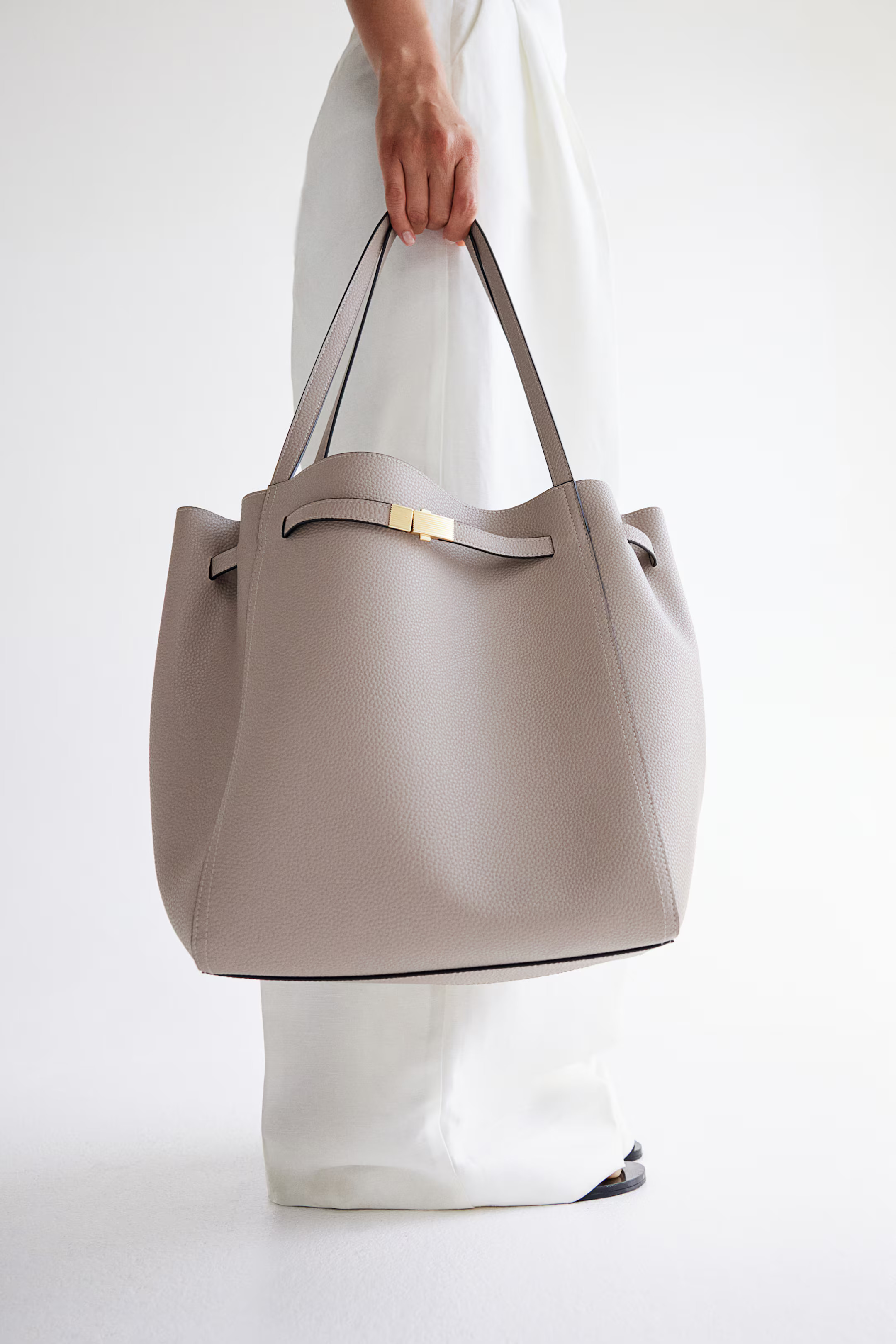 Strap-detail shopper - Greige - Ladies | H&M GB | H&M (UK, MY, IN, SG, PH, TW, HK)
