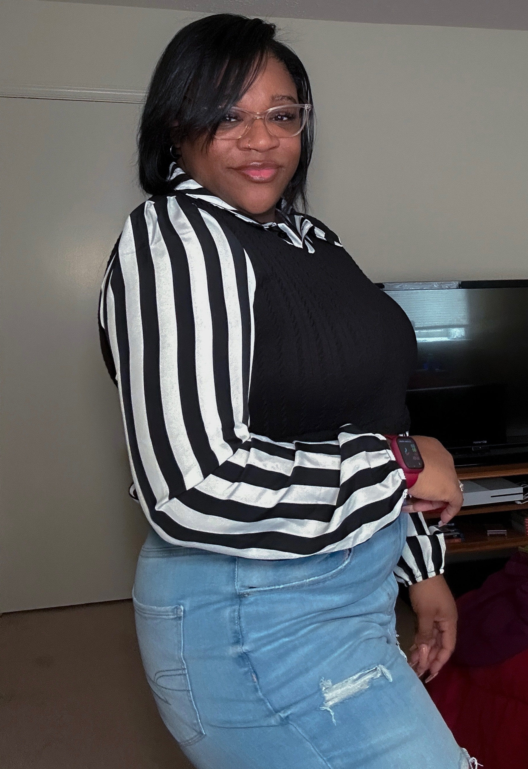 I plan to look the best I’ve ever looked 🖤 shirt (XL) jeans (16R)

#workfromhome #outfitideas #shein #americaneagle #jeans

#LTKworkwear #LTKcurves #LTKstyletip