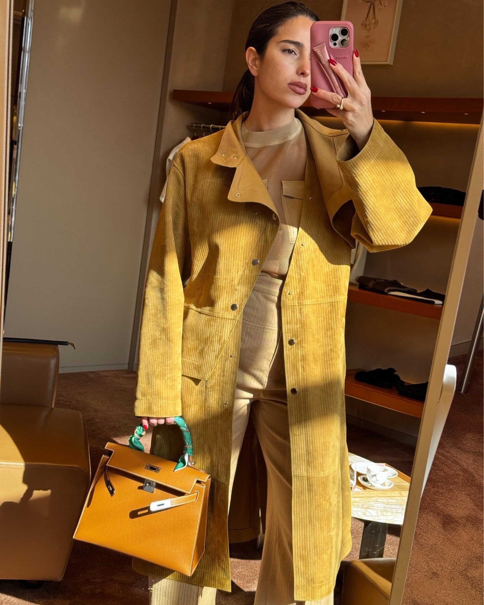 Hermes outfit 🌙

Corduroy jacket, suede coat, Hermes Kelly, Birkin, high waisted trousers, tailored trousers, tailoring, mustard yellow, tan, leather boots, pointed boots, spring style, spring outfit

#LTKspring #LTKluxury #LTKuk