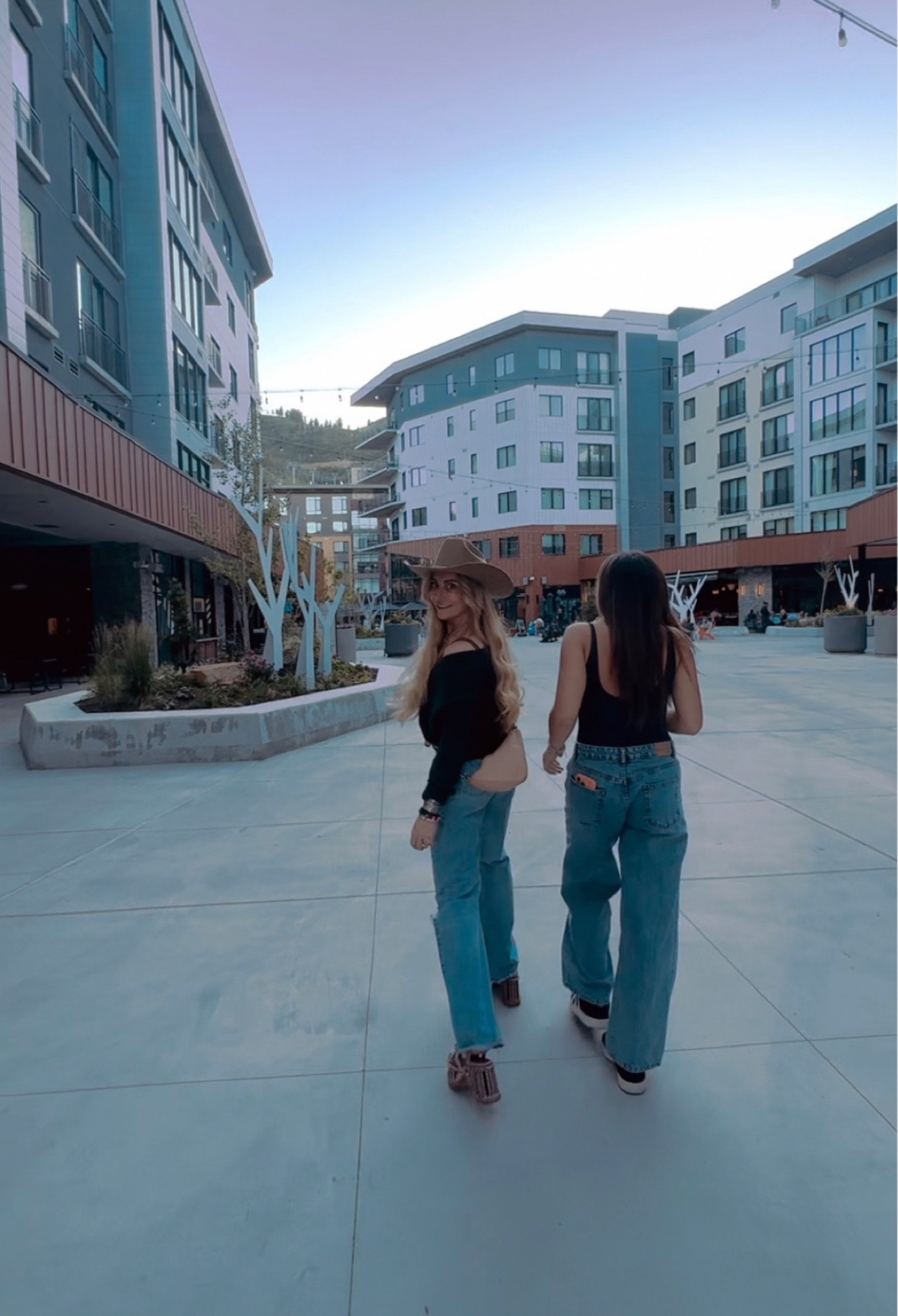 Shopbop 40% off sale- denim jeans you need right now! 

#LTKCyberWeek #LTKHoliday #LTKStyleTip