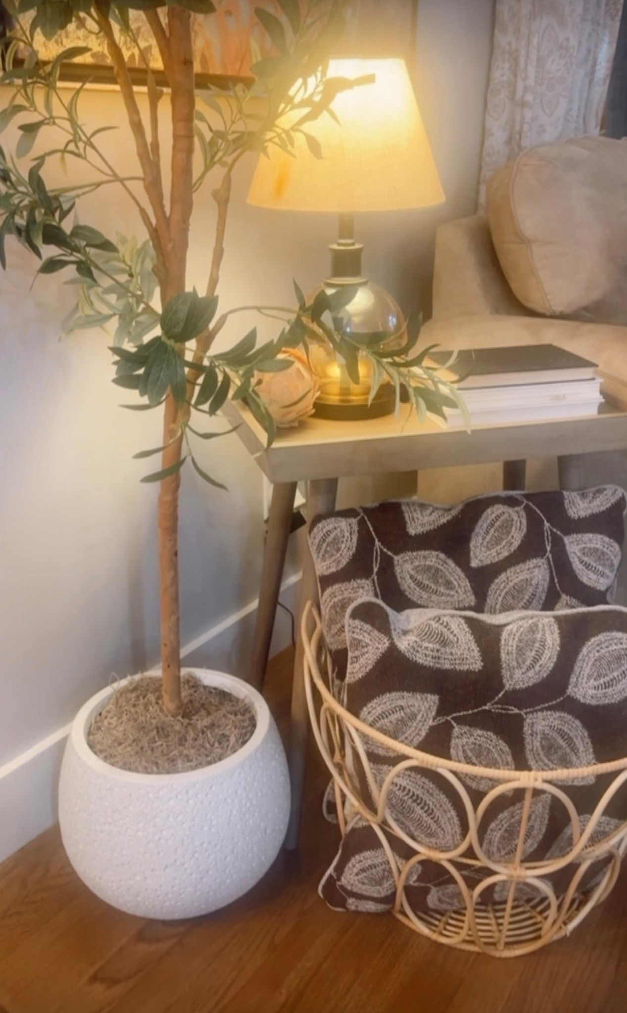 Sometimes a room doesn’t need new furniture… it just needs life.
This faux olive tree instantly warmed up my space and made everything feel softer and more finished — and it was under $40 🙌🏼
No renovation.
No major styling skills required.
Just one simple swap that makes a BIG difference.
If your space feels a little flat or cold, try adding height + greenery. It’s the easiest designer trick that doesn’t cost designer prices.
Affordable. Simple. Elevated!