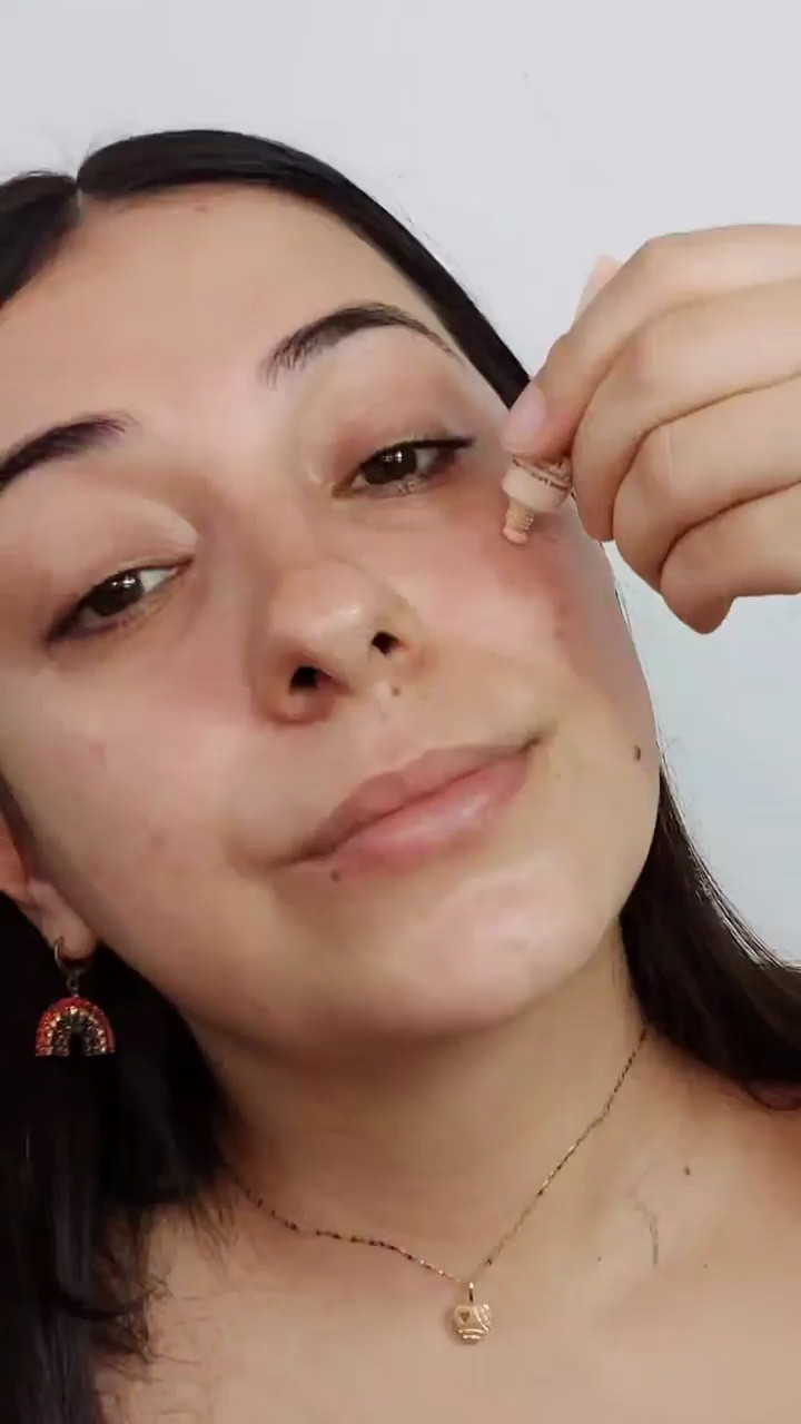 A base Forever Skin Glow da
@diorbeauty já ganhou um espaço especial no
meu coração. A cor aplicada no meu rosto é a
2N, já da embalagem de vidro a 3W
Comprei na última promoção da @belezanaweb
e digo, valeu muito a pena.
Essa base é nota 10

#LTKbeauty #LTKbrasil