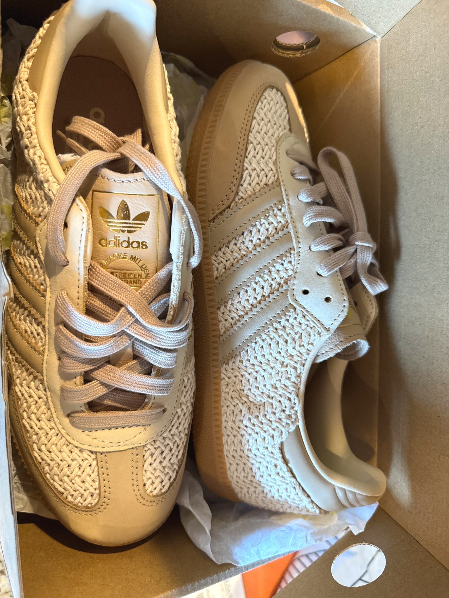 The most beautiful crocheted Adidas Sambas! 🤎🌼😍

#adidas #sambas #sneakers #tennis shoes

#LTKgrwm #LTKActive #LTKootd