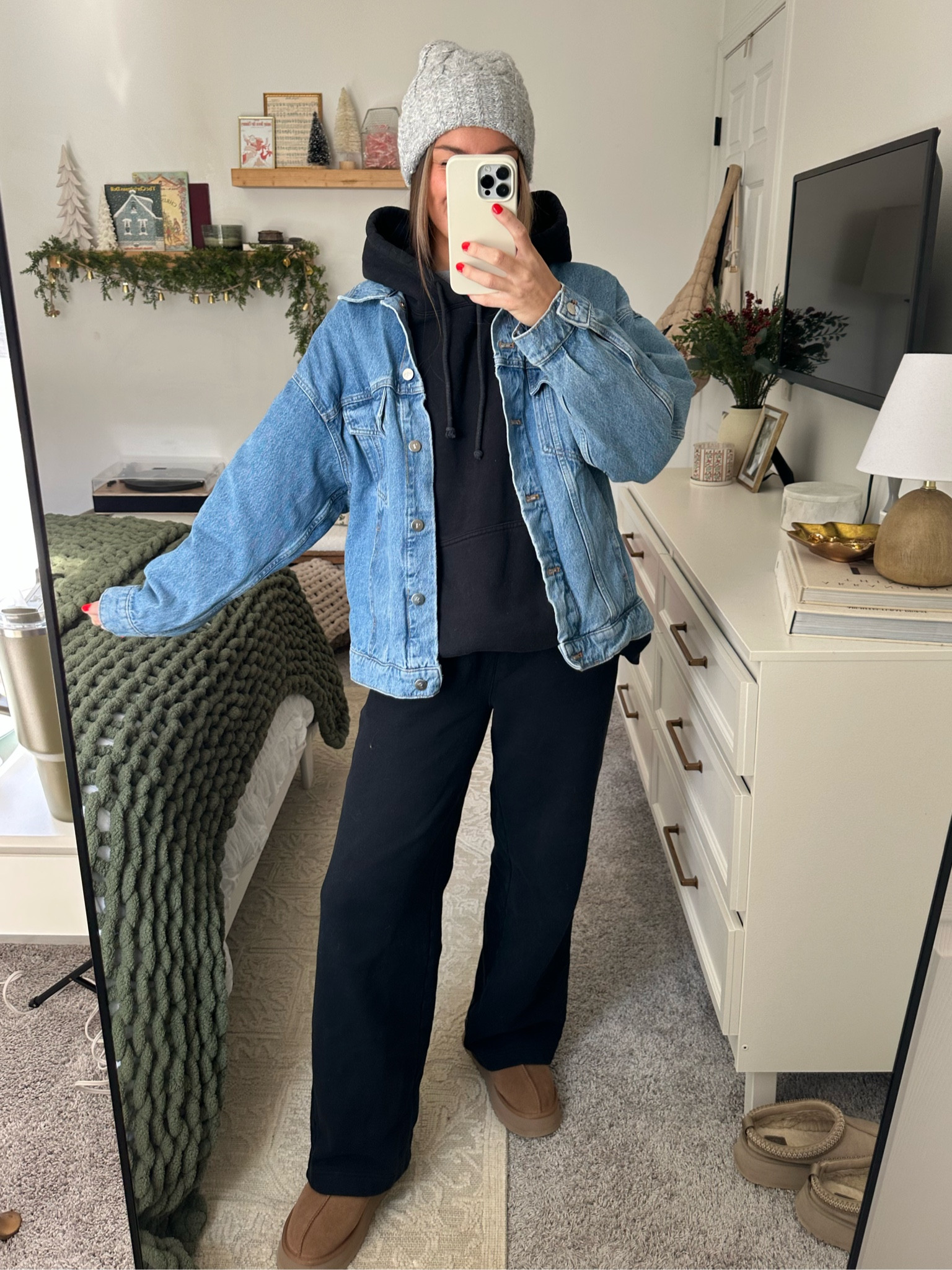 Jacket - M
Hoodie - L
Pants - M