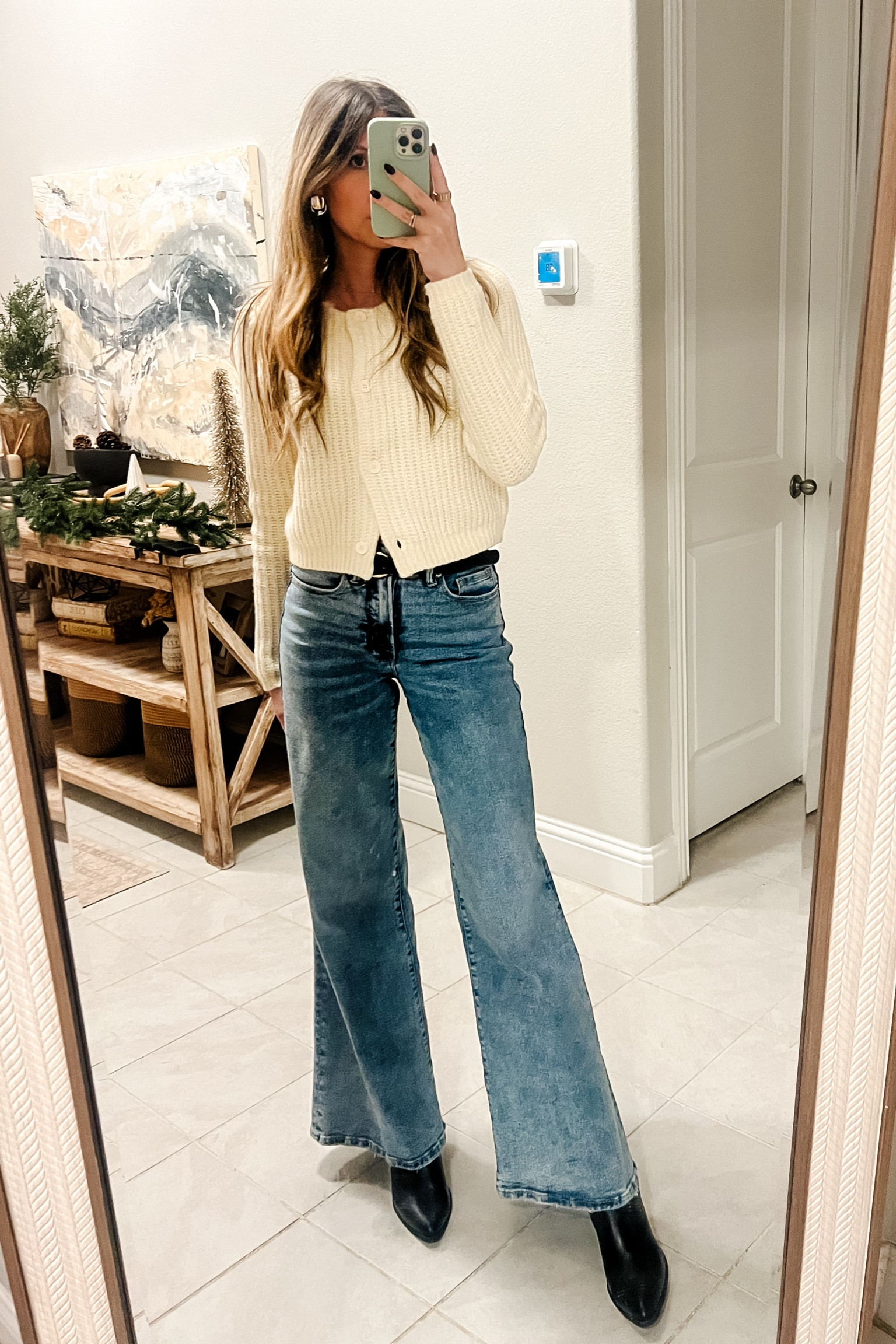 The perfect cream cardigan and obsessed with these good American jeans! So comfortable and flattering. Both tts - small in cardigan and 25 in jeans

Game day ootd 

Open edit, wide leg jeans, office style, winter workwear, winter fashion finds, outfits for women, cardigan outfit, cream cardigan, trendy style, chic casual, Amazon finds, mixed metal earrings, black belt

#LTKU #LTKFindsUnder100 #LTKSeasonal