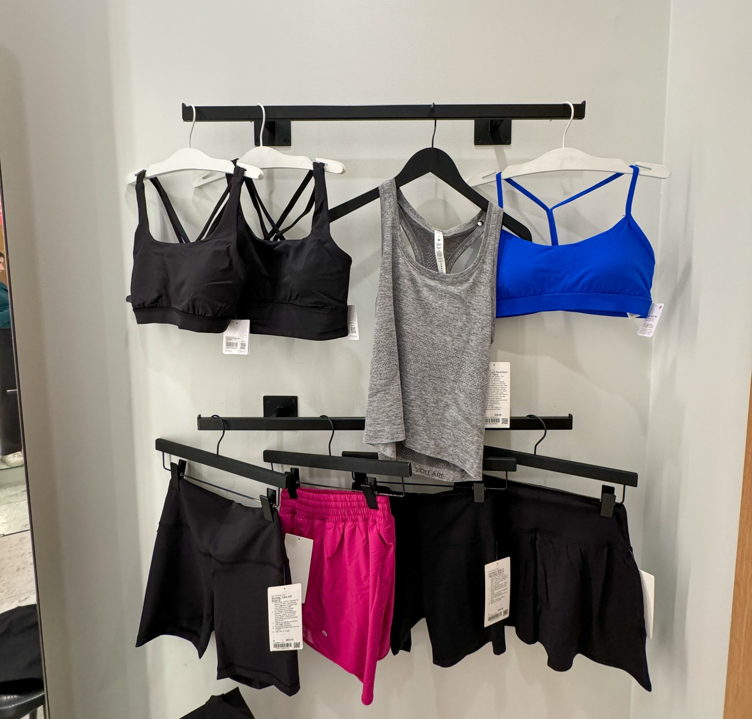 things I tried on at Lulu and loved 💙🌺🥥