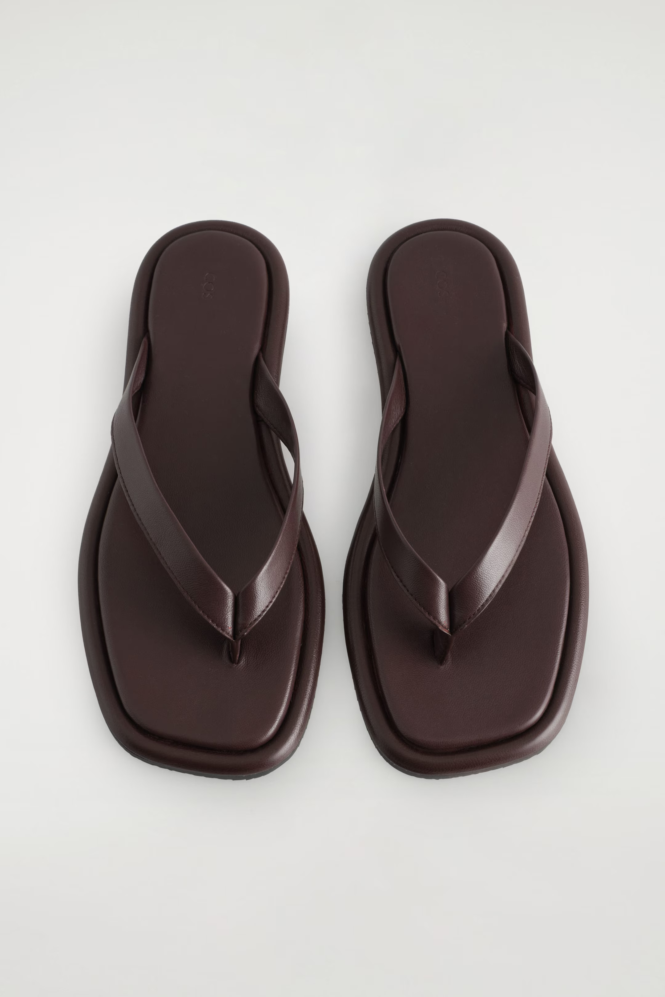 LEATHER FLIP FLOPS - BURGUNDY | COS (EU)