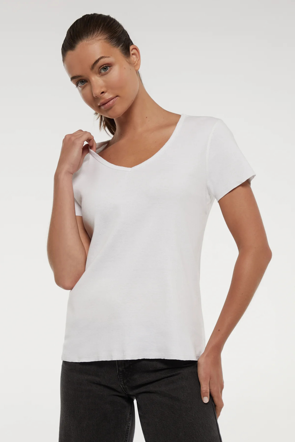 V-Neck Short Sleeve Tee | White | Three Dots