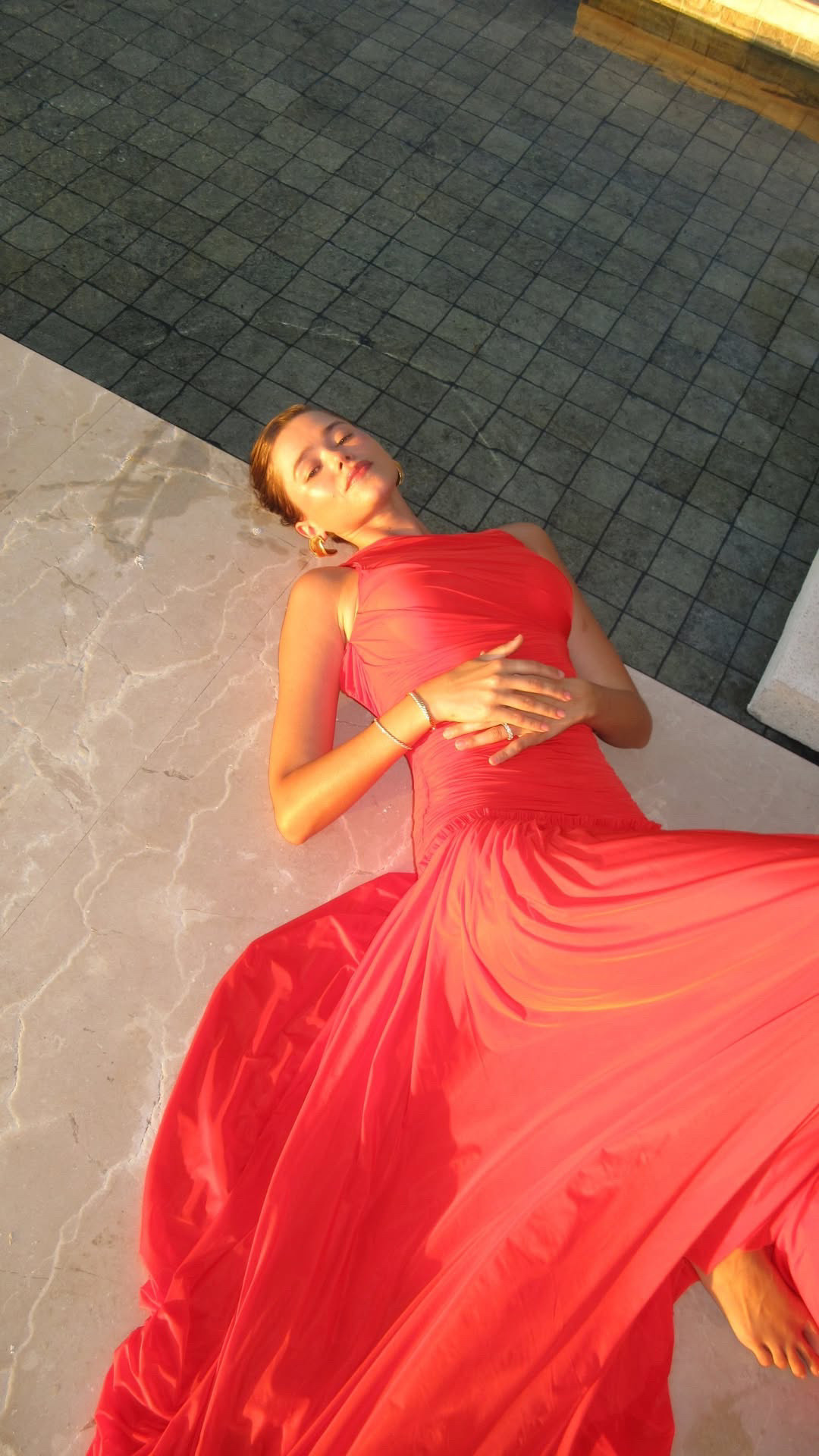 lady in red  

 #LTKStyleTip #LTKTravel