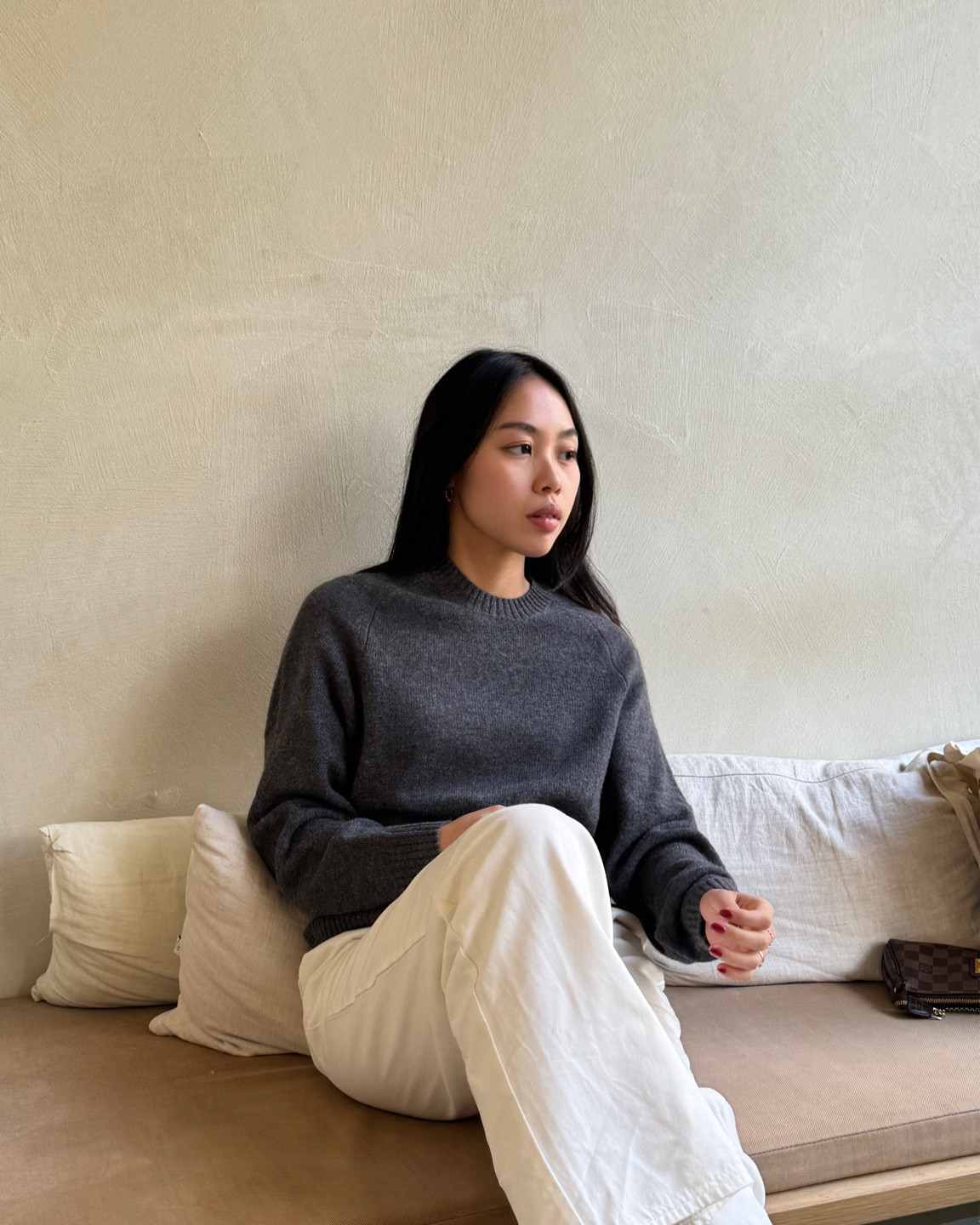 Simple winter outfit: 100% lambswool sweater from Uniqlo (only €40!!) & white jeans from Massimo Dutti

#LTKFindsUnder50 #LTKFindsUnder100 #LTKStyleTip