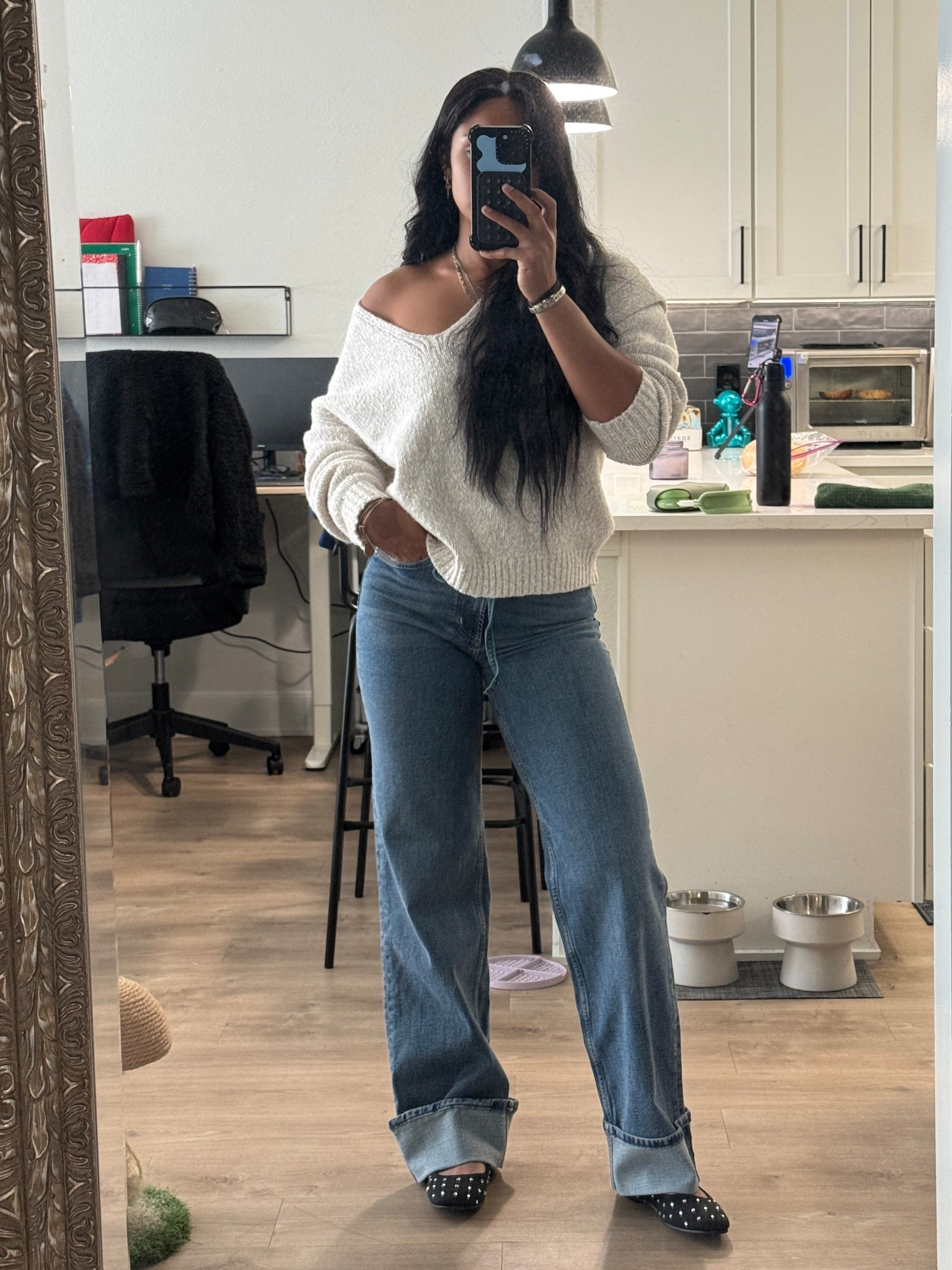 Even on the busiest of days I need to make sure I look cute enough to the leave the house but comfy enough to lay on the couch if needed! That’s where Nordstrom can give you the best of both worlds. @nordstrom #nordstrompartner