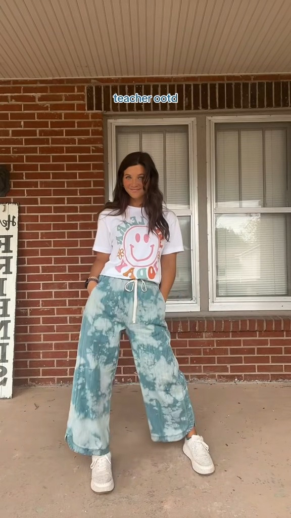 THE most versatile, fun pants to pair with a graphic tee 

they literally go with any teacher tee !!! size S

use code MSATENZIE to save 🫶🏼

#LTKU #LTKootd #LTKSaleAlert
