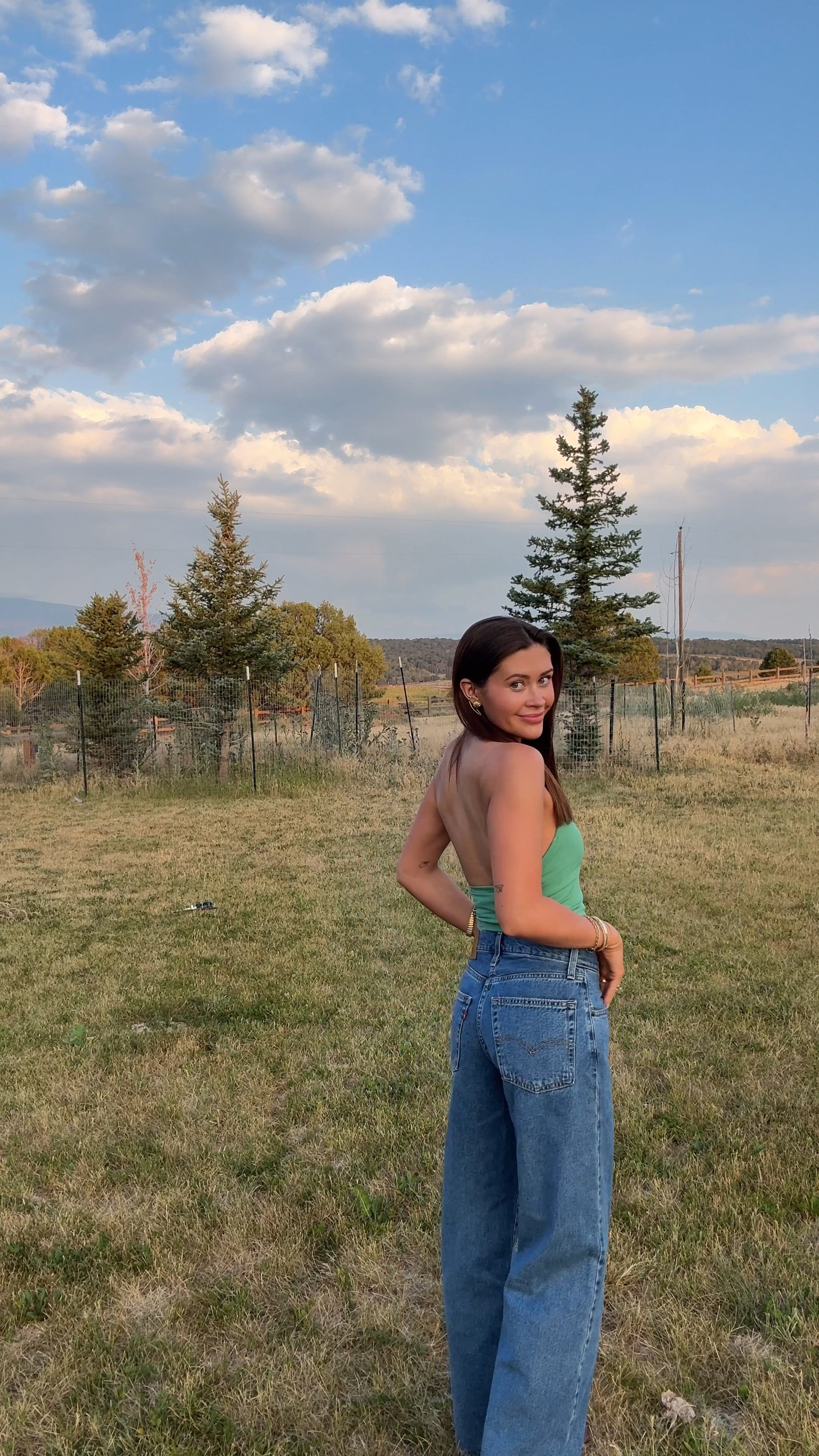 I’m wearing an XS in the top, 24 in the jeans, and 7.5 in the shoes. The sandals are on sale and an extra 50% off right now! The top is sold out in green, but they have other colors! 

#LTKVideo #LTKFindsUnder100 #LTKSaleAlert