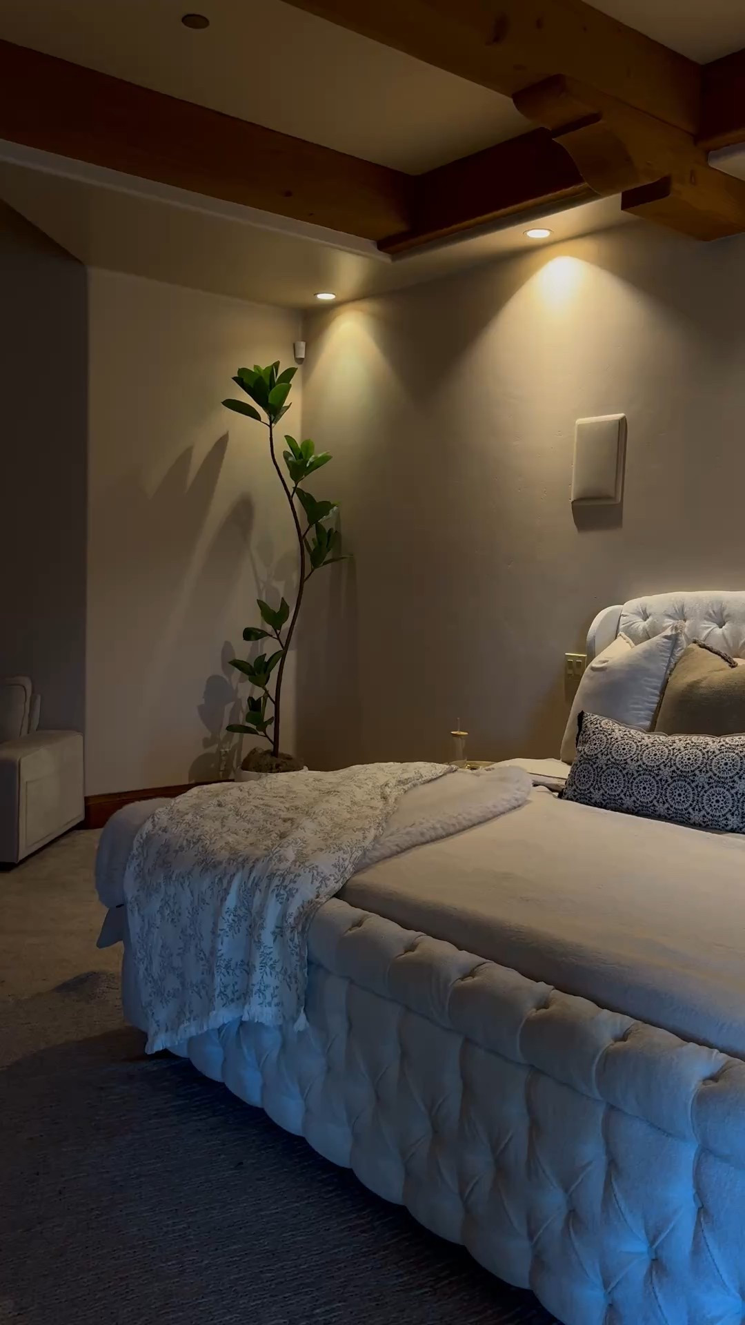 This stunning sleigh bed from Wayfair completely transformed my bedroom—and it’s on MAJOR sale right now! The scroll wingback, the plush chenille, the luxe vibes… I’m obsessed.
Don’t sleep on this deal (pun intended 😴)—it won’t last long!

also linked everything else on my bed / similar products! 🤍

#LTKStyleTip #LTKSaleAlert #LTKHome