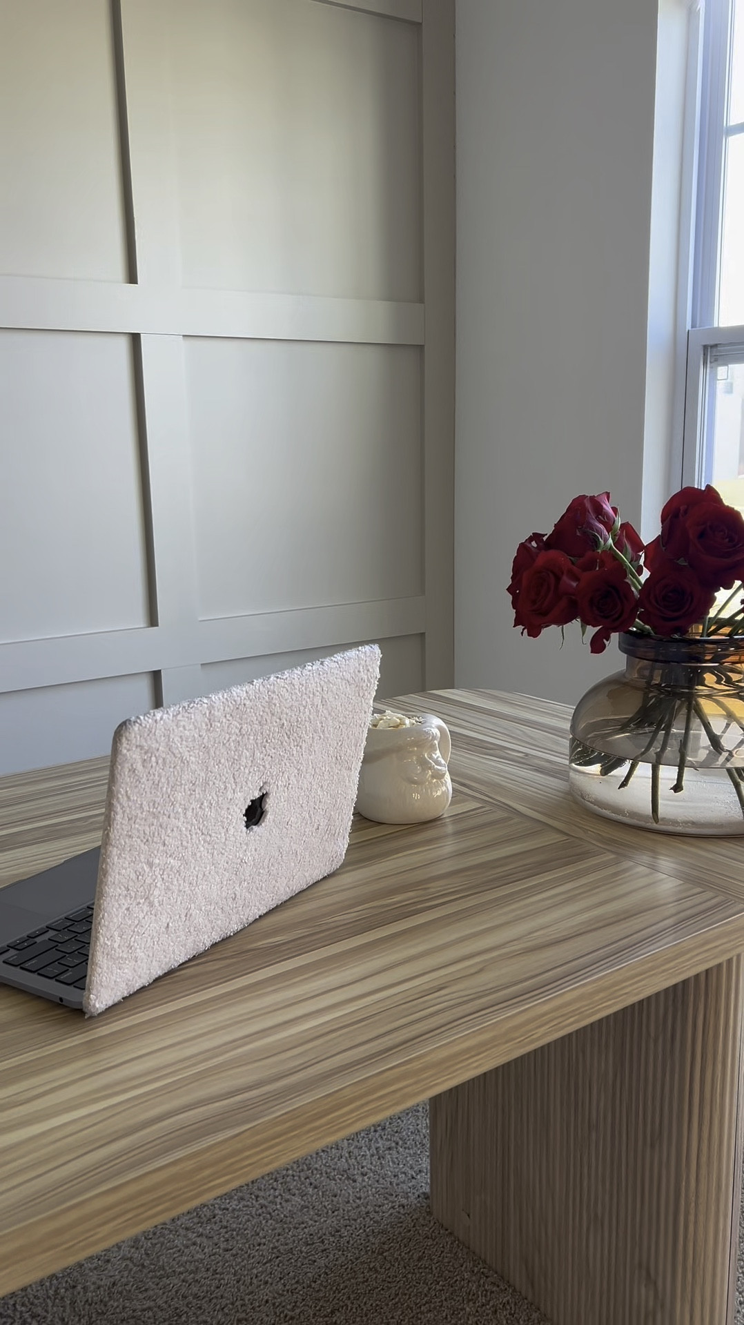 Minimalist office vibes. 

Chair is from Daya Lane called the Dove dining chair in ivory white boucle. Linked similar vase the size shown on the video is sold out currently. 