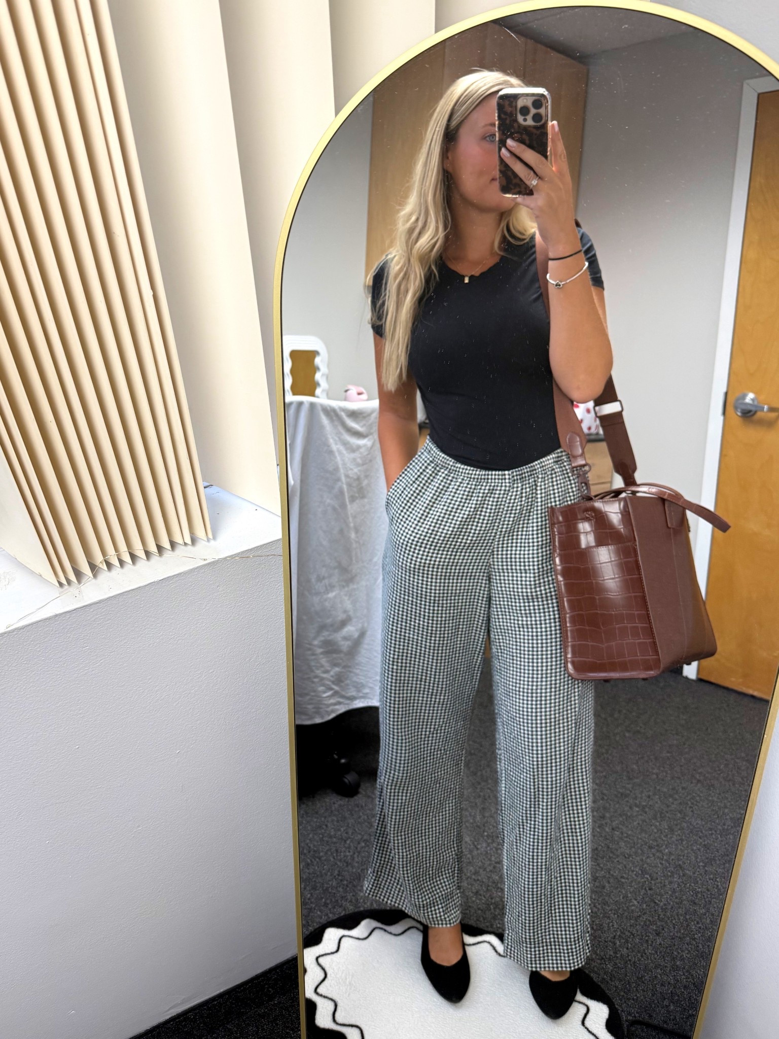 Work fit of the day 🖤

#ootd #workoutfit #target #abercrombie #beis #workbag #totebag #laptopbag #mirror #amazon #floormirror #linenpants

#LTKWorkwear #LTKSeasonal #LTKItBag