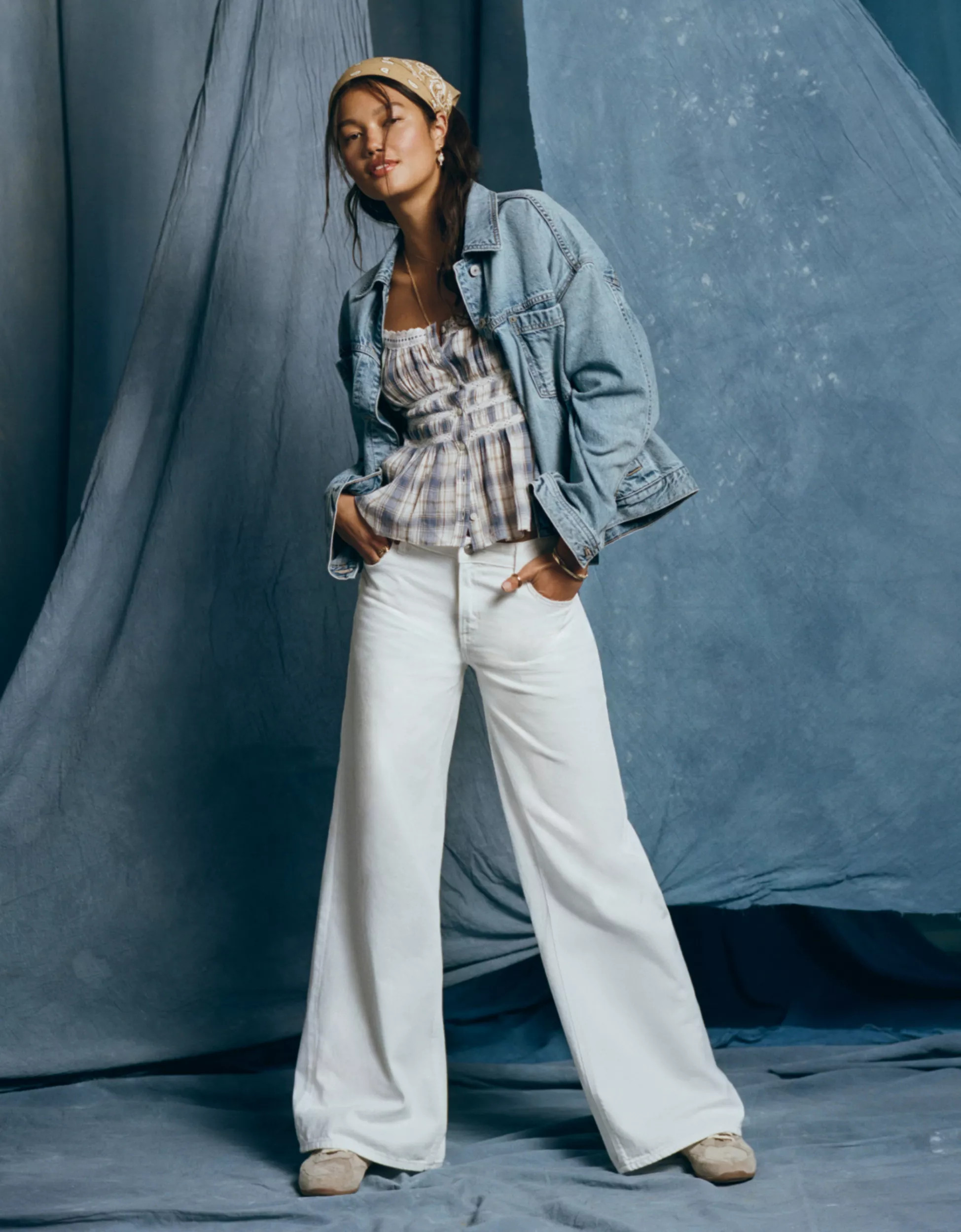 AE Dreamy Drape Strigid Low-Rise Baggy Wide-Leg Jean | American Eagle Outfitters (US & CA)