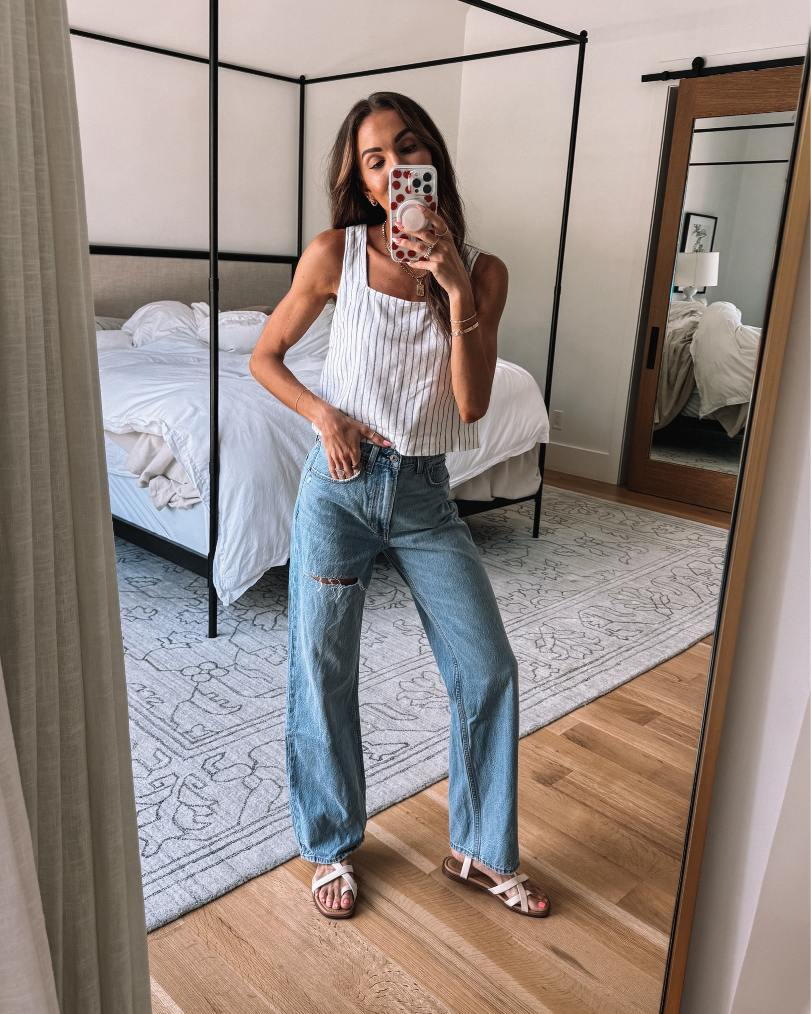 25 in jeans / xs in top 

#LTKSaleAlert #LTKFindsUnder100