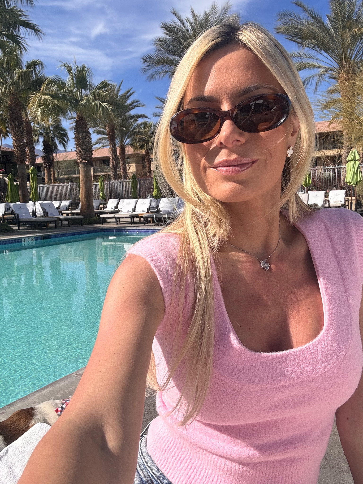 The best pink shade from Alo! 💖 obsessed with this sweater for Valentine’s day vibes 💕

#LTKFindsUnder100 #LTKFitness #LTKTravel