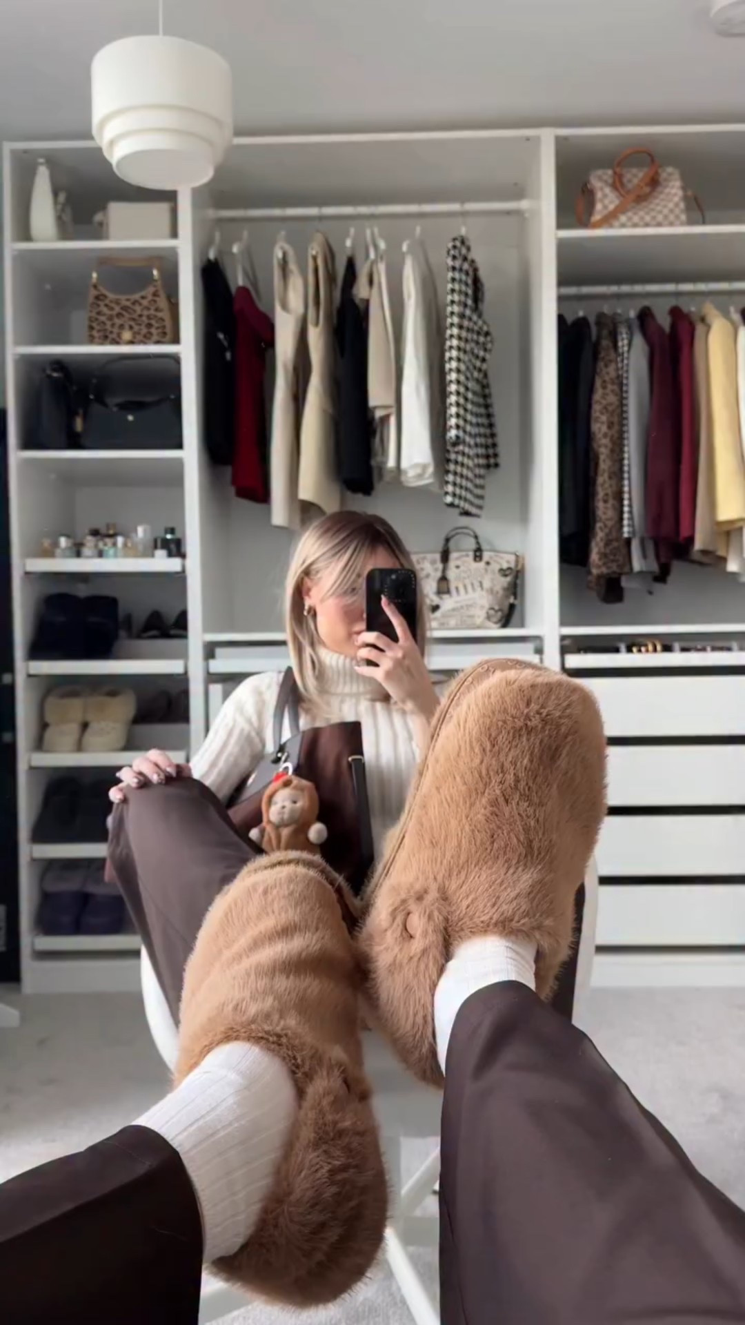 @crocseurope for all occasions 🤎
.
.
.
#crocs #falloutfits #cozyoutfits ootd shoecollection