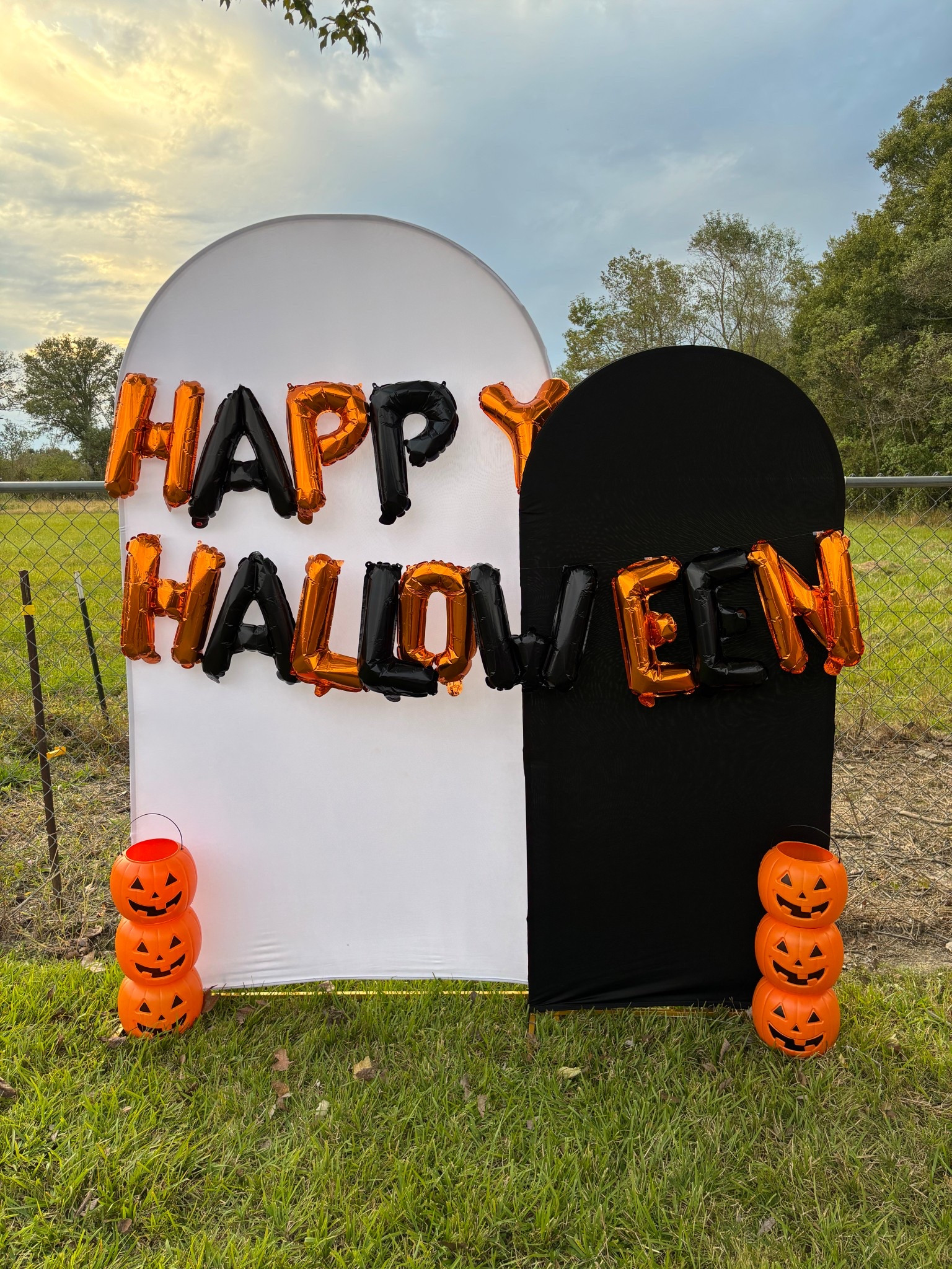 Quick and easy Halloween arch! Save this for next year! 

#LTKHalloween #halloween #arch #party 

#LTKFamily #LTKParties #LTKSeasonal