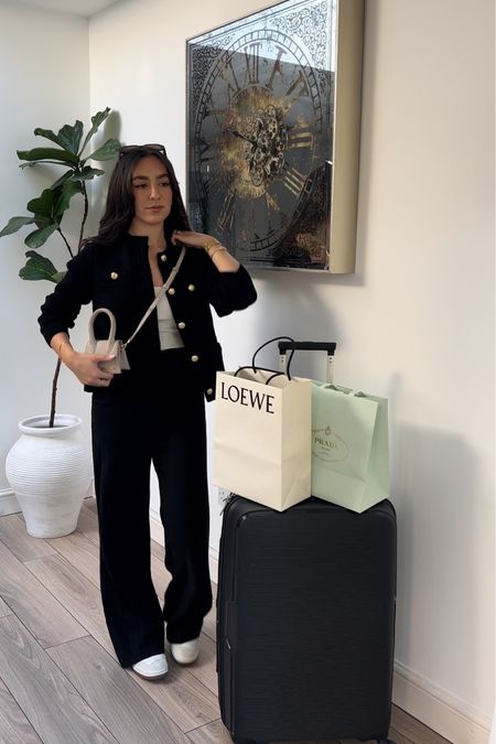 Smart outfit, work outfit, office outfit, jacquemus le chiquito mini, micro bag, black jacket, smart jacket, neutral outfit, new balance 550, H&M

#LTKtravel #LTKSeasonal #LTKworkwear