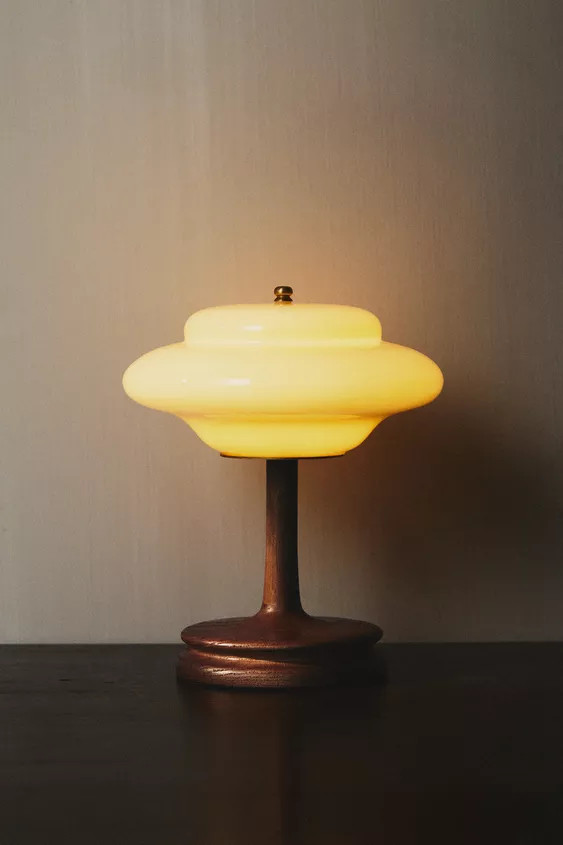 Cordless table lamp with a wooden base and vanilla-toned opal glass shade.Touch at the top to tur... | Zara US