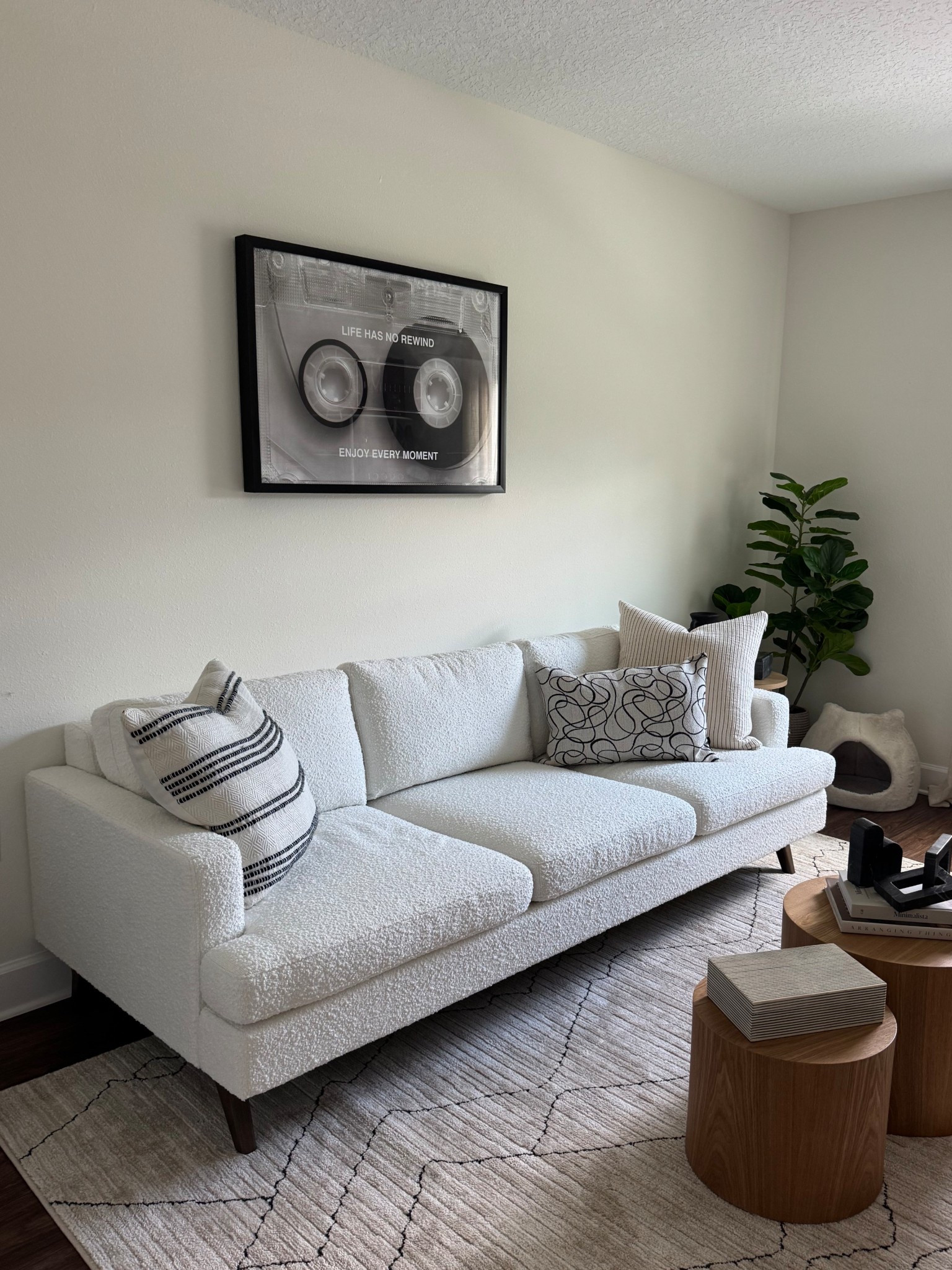 Albany Park Lido 3 cushion couch in the color “SNOW” ☁️🫶🏼