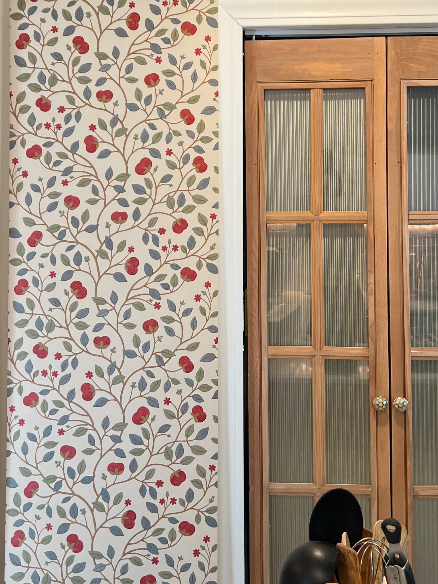 Secret garden vibes for the wallpaper in my kitchen! Installing this very soon, but I couldn’t help myself from temporarily taping it up to visualize how it’s gonna look 🤭😍 this wallpaper is from Anthropologie

#LTKHome