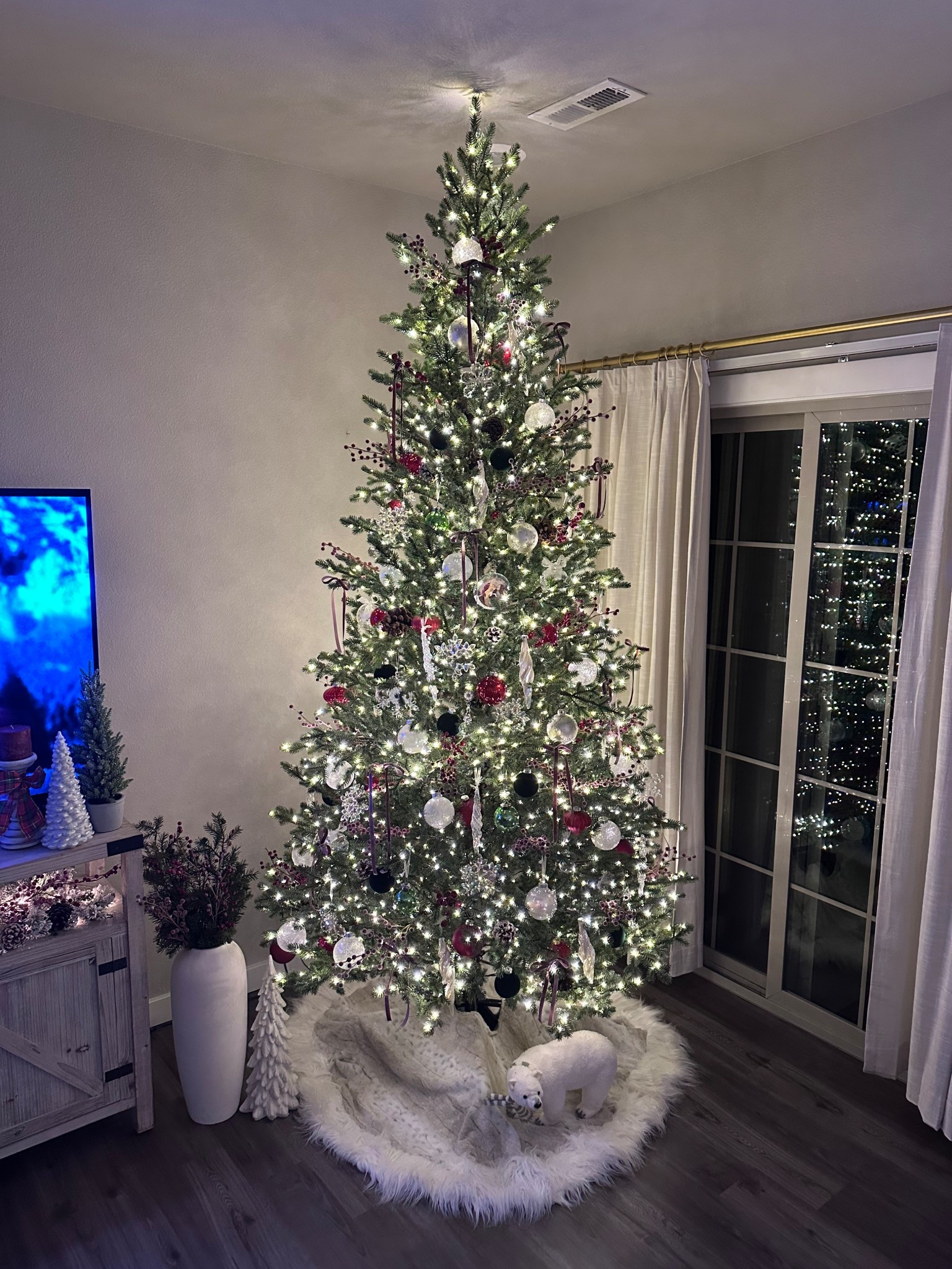 The 9ft Elegant Twinkling Grand Fir >>> 😍🌟🎄 

#LTKHoliday #LTKSeasonal #LTKHome