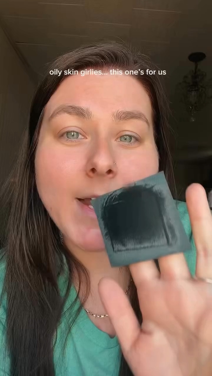 this is how i fix oily skin in seconds

these keep my skin looking smooth and matte without messing up my makeup

#oilyskin #skincare #beautyfinds #skintok #makeuproutine

#LTKselfcare #LTKBeauty #LTKdayinmylife
